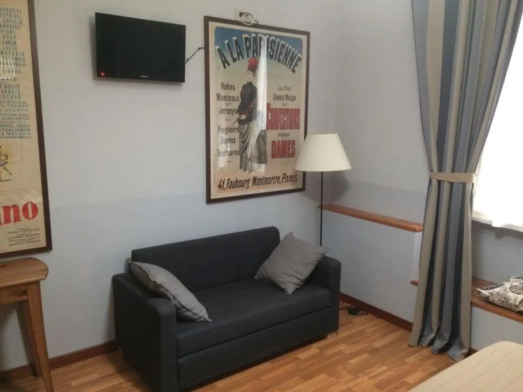 Photo of the whole room in Vacanze Romane 2