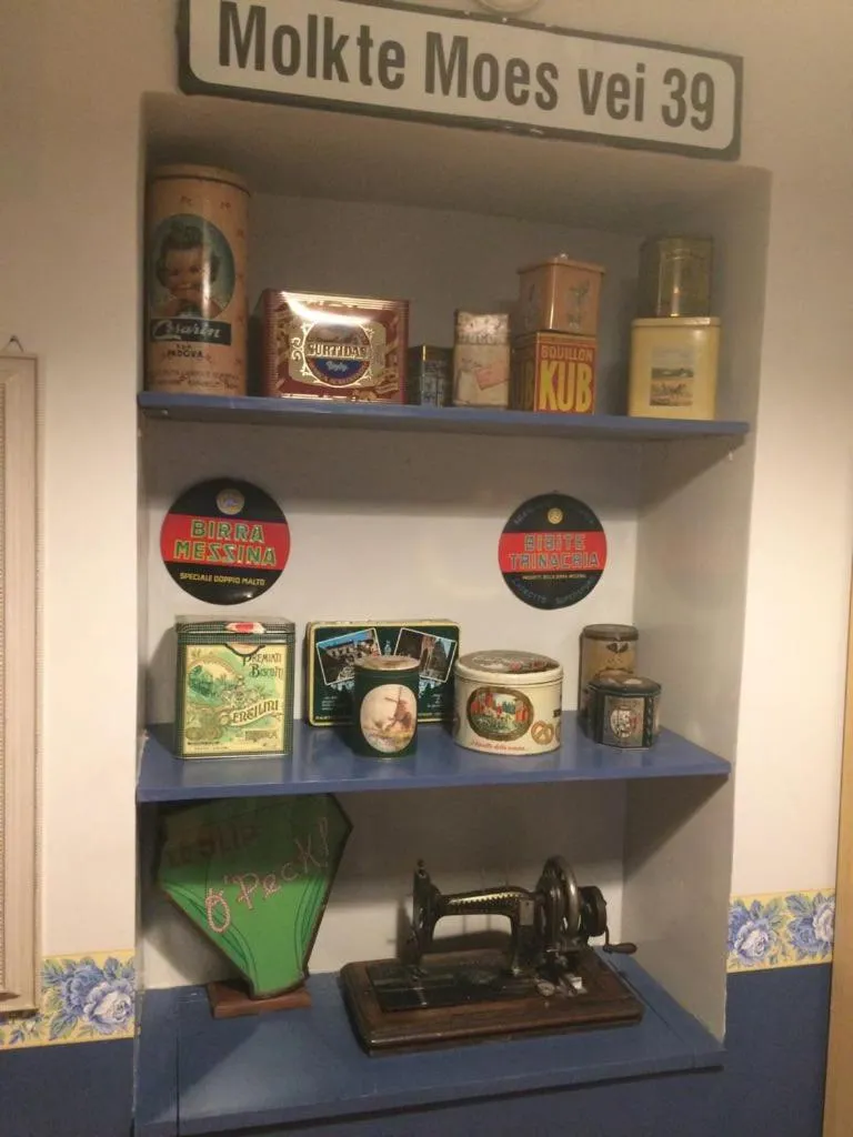 Decorative detail in Vacanze Romane 2