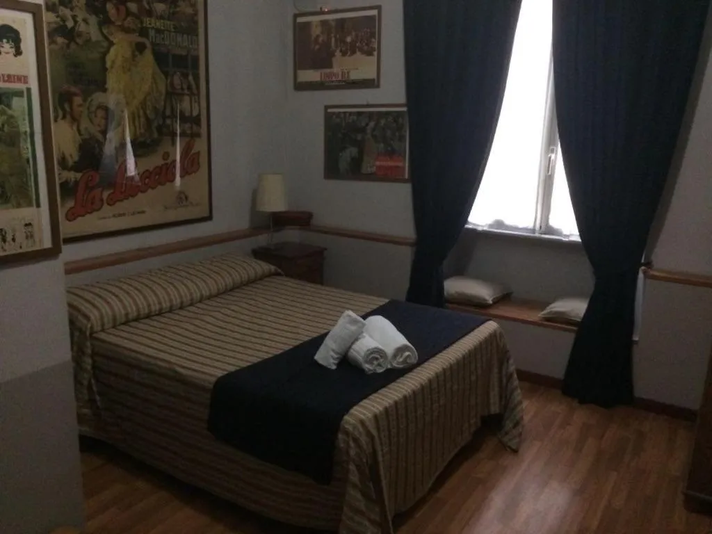 Photo of the whole room, Bed in Vacanze Romane 2