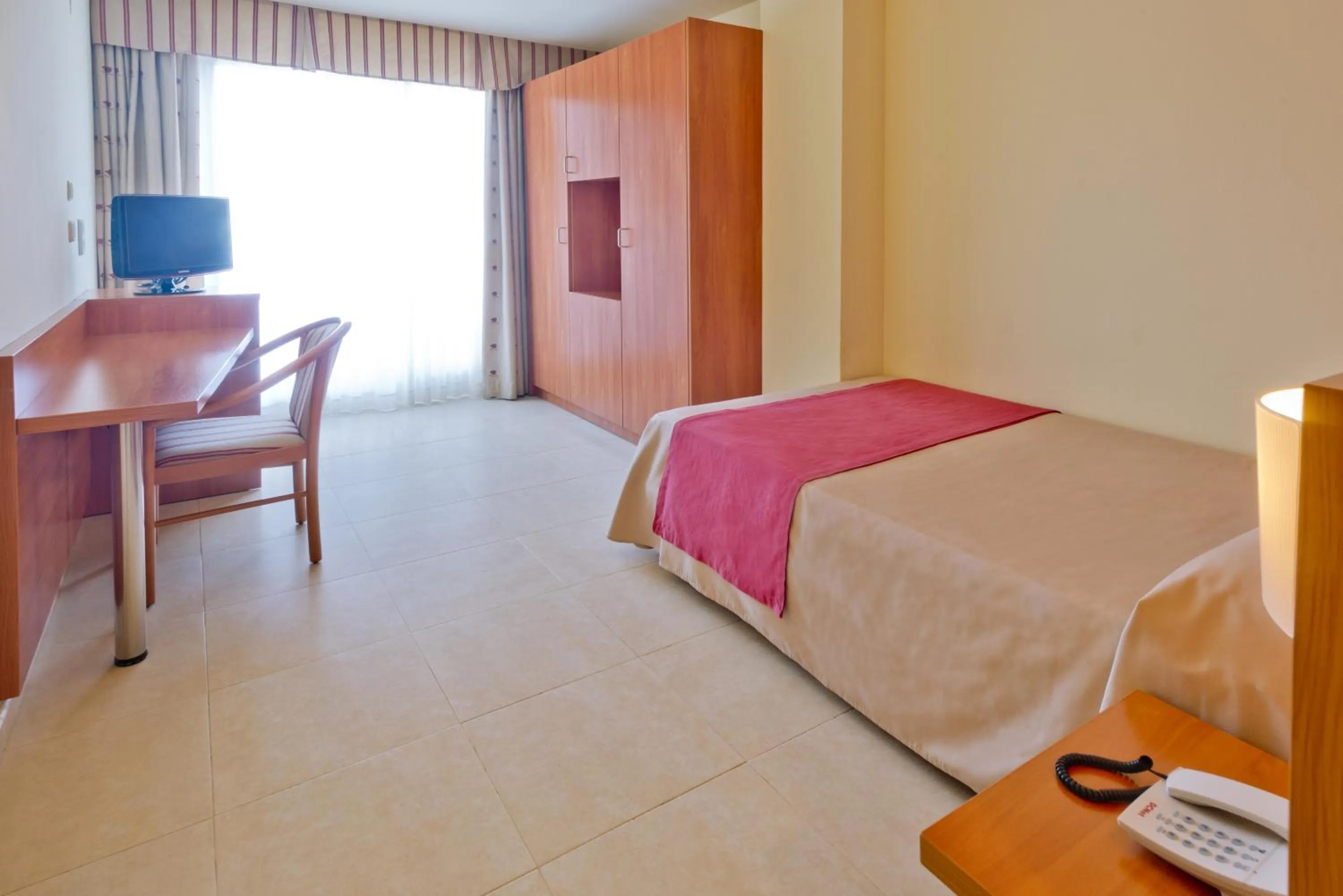 Photo of the whole room in Hotel Montemar Maritim