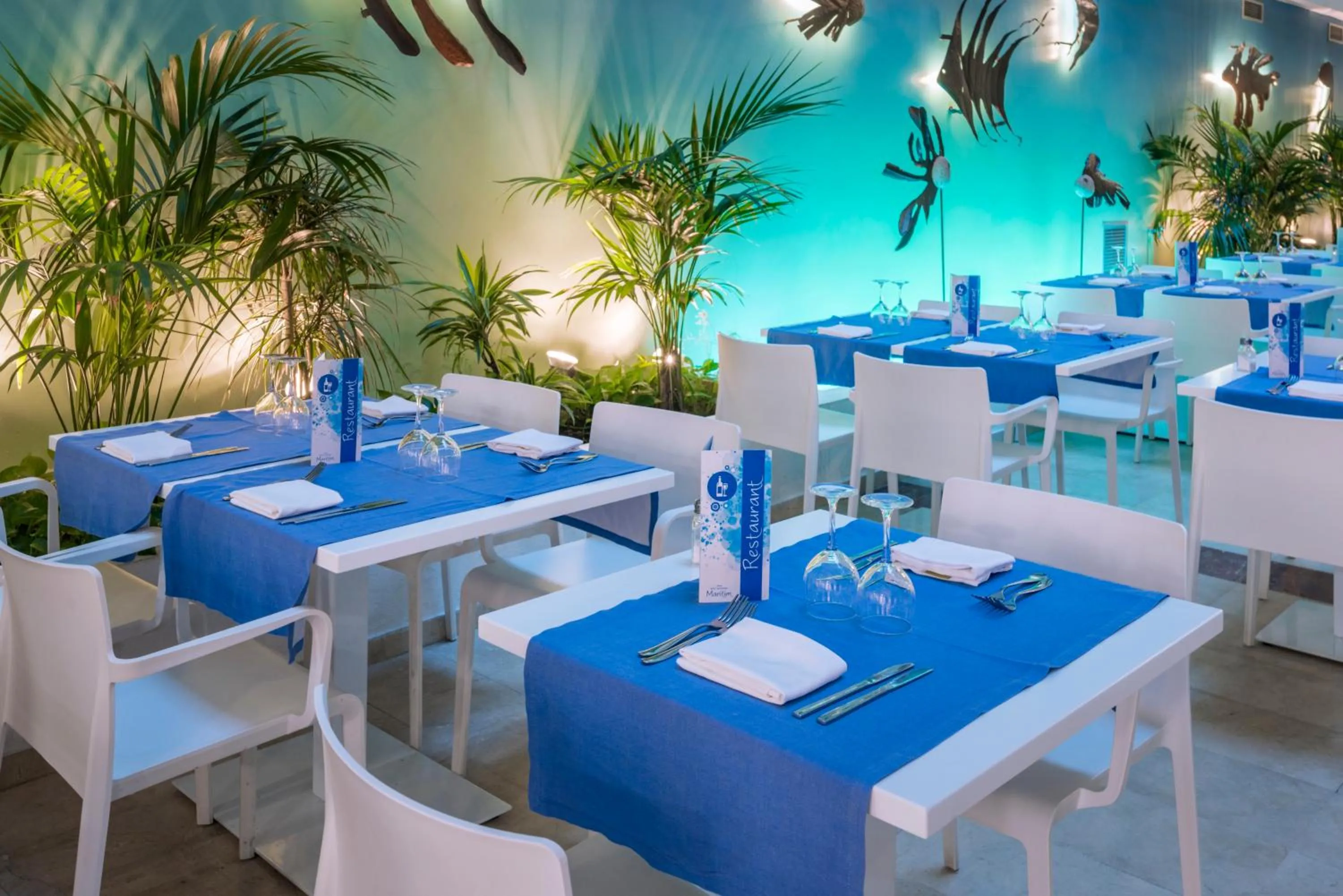 Dining area in Hotel Montemar Maritim