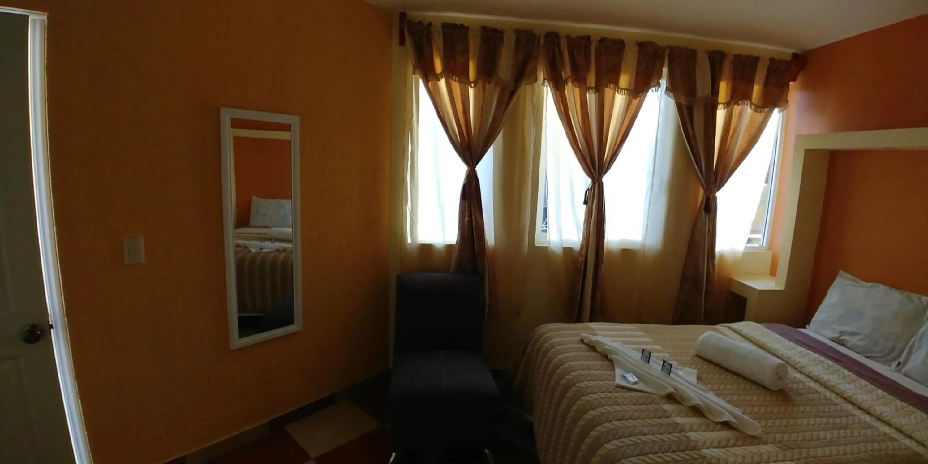 Bed in Hotel Roseville