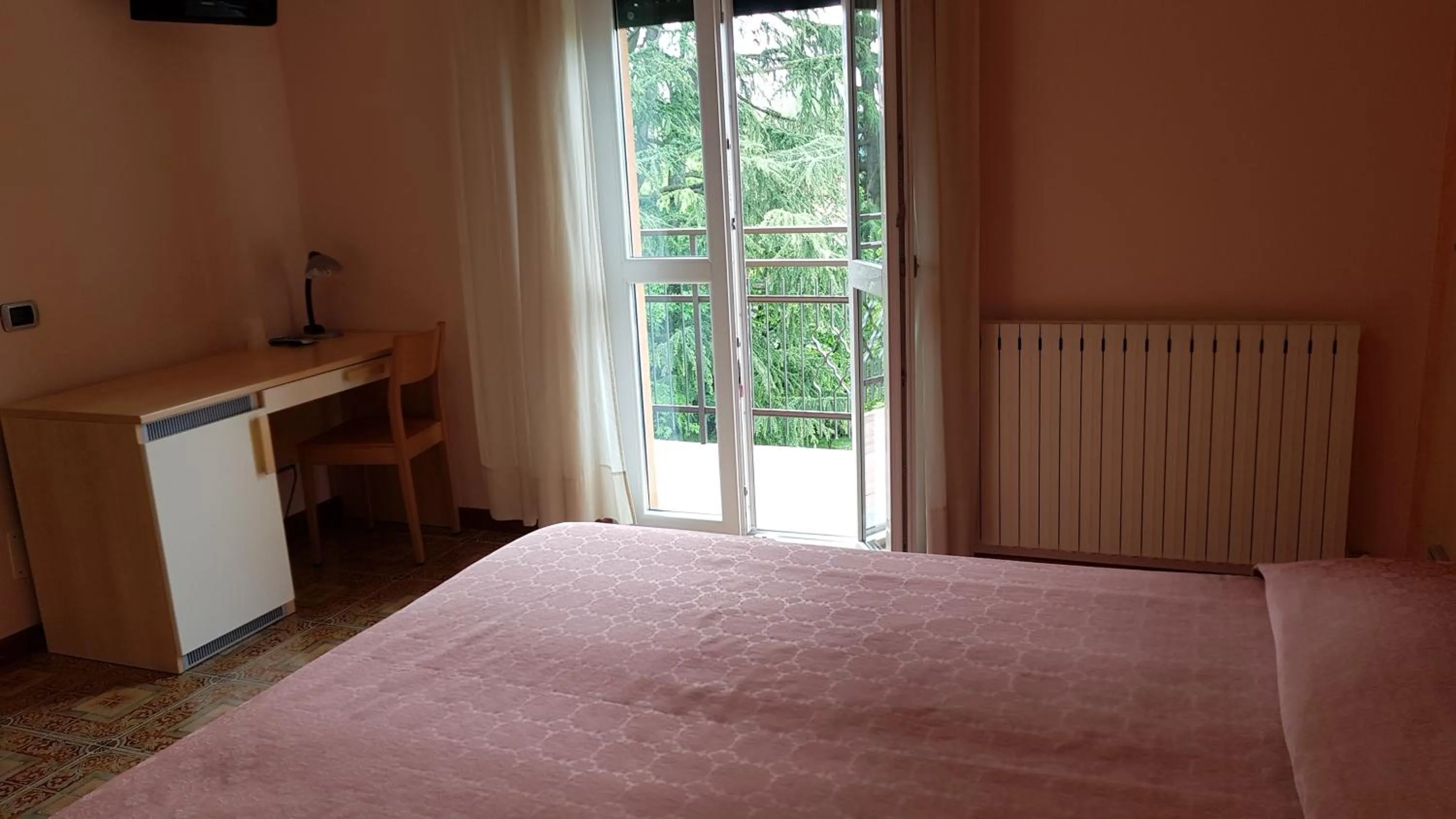 Photo of the whole room, Bed in La Collina