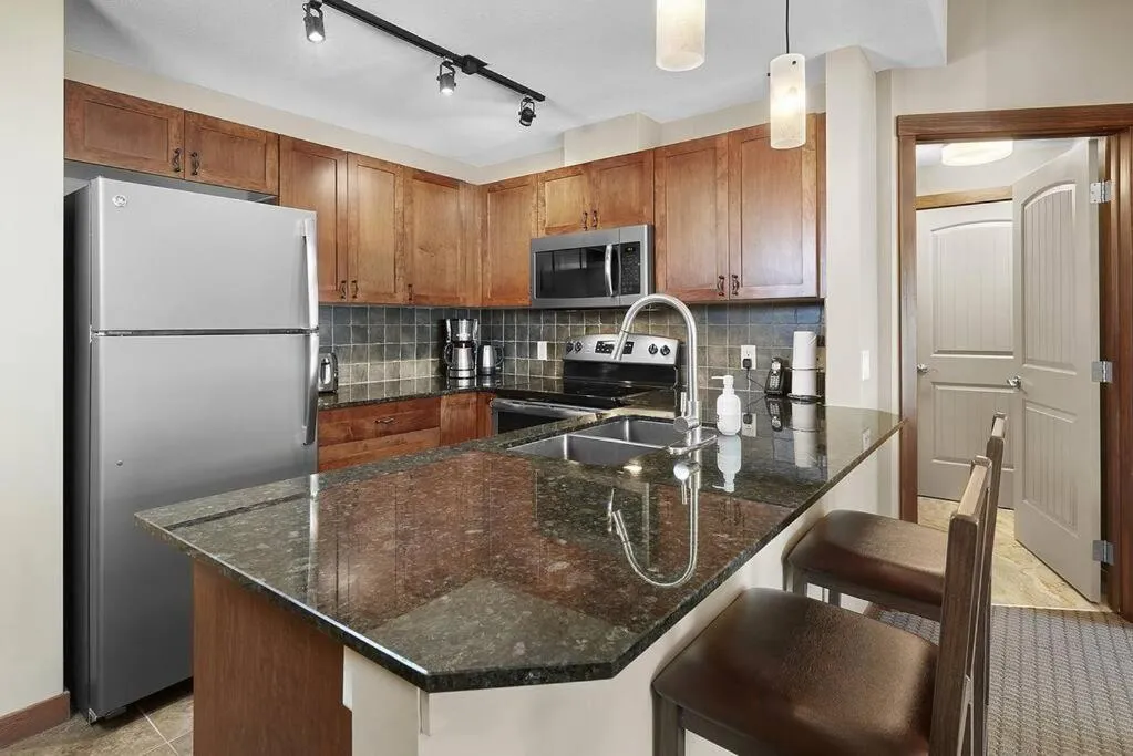 Mountain View Escape with open hot tub, Views!!