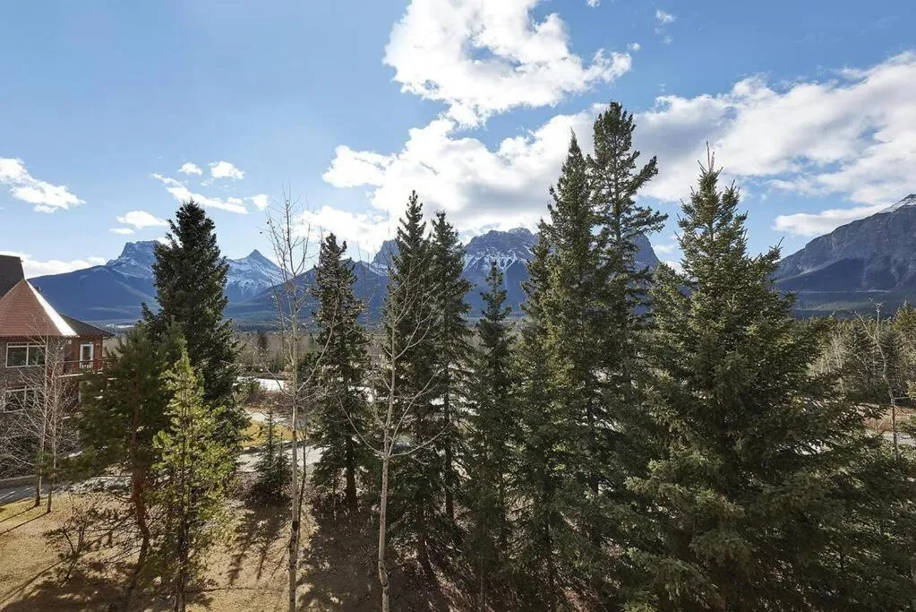 Mountain View Escape with open hot tub, Views!!