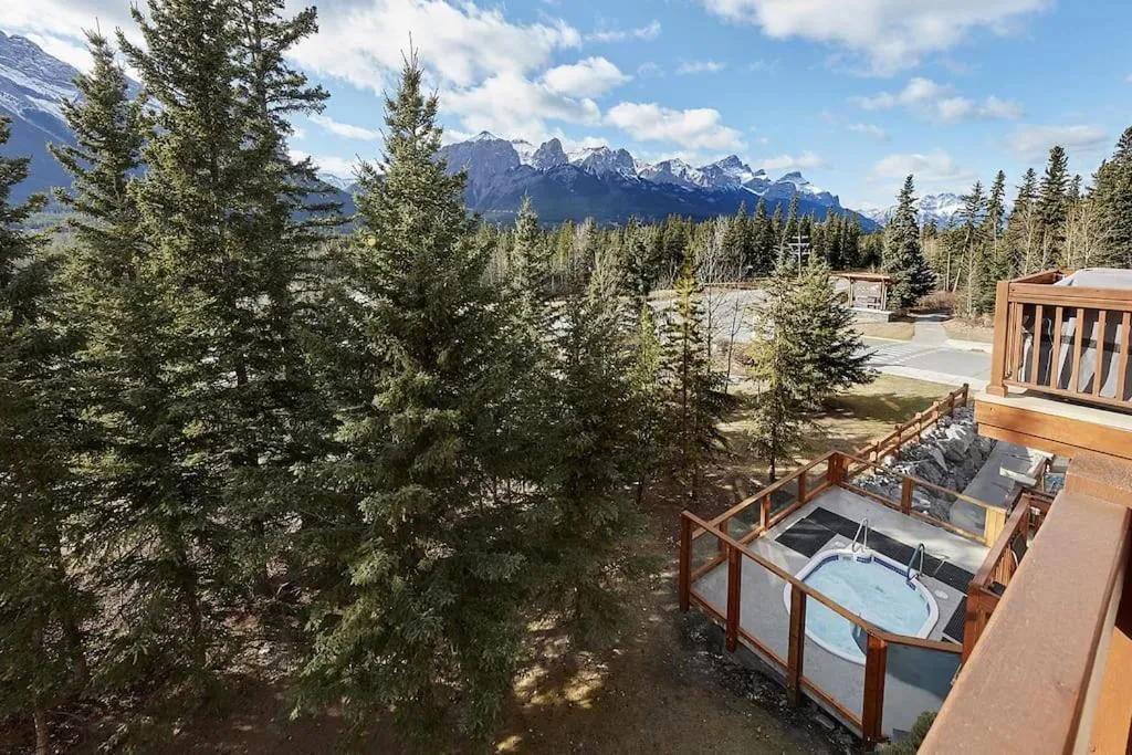Mountain View Escape with open hot tub, Views!!