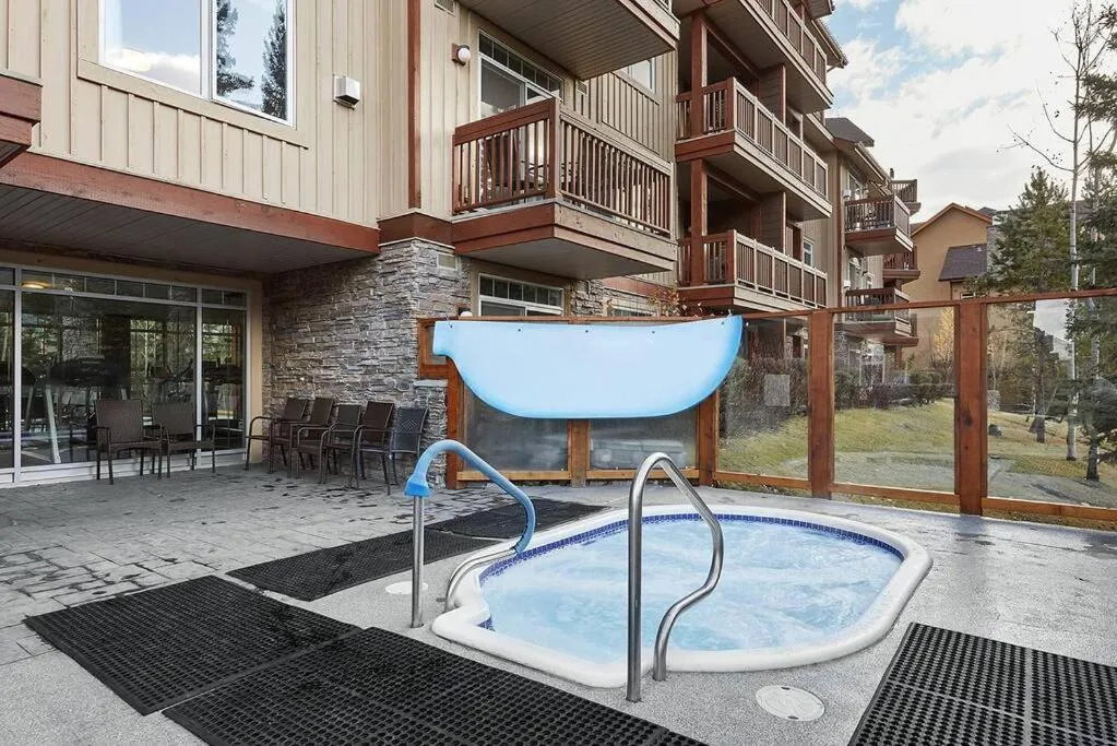 Mountain View Escape with open hot tub, Views!!
