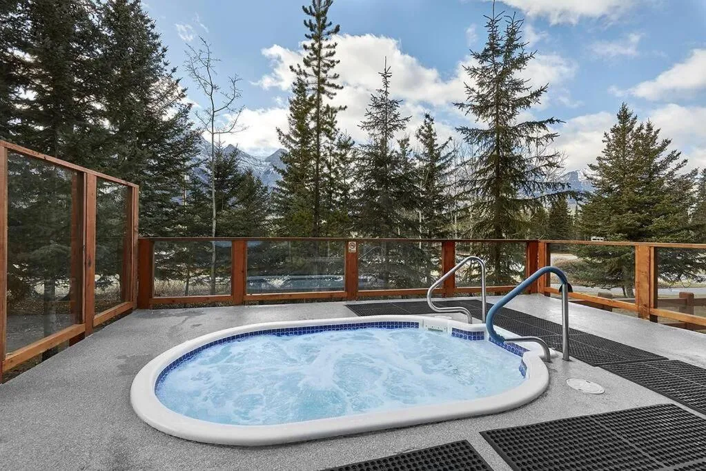 Mountain View Escape with open hot tub, Views!!