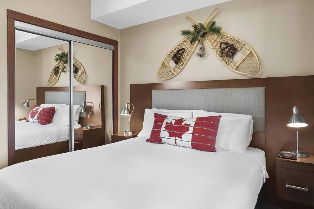 Bed in Mountain View Escape with open hot tub, Views!!