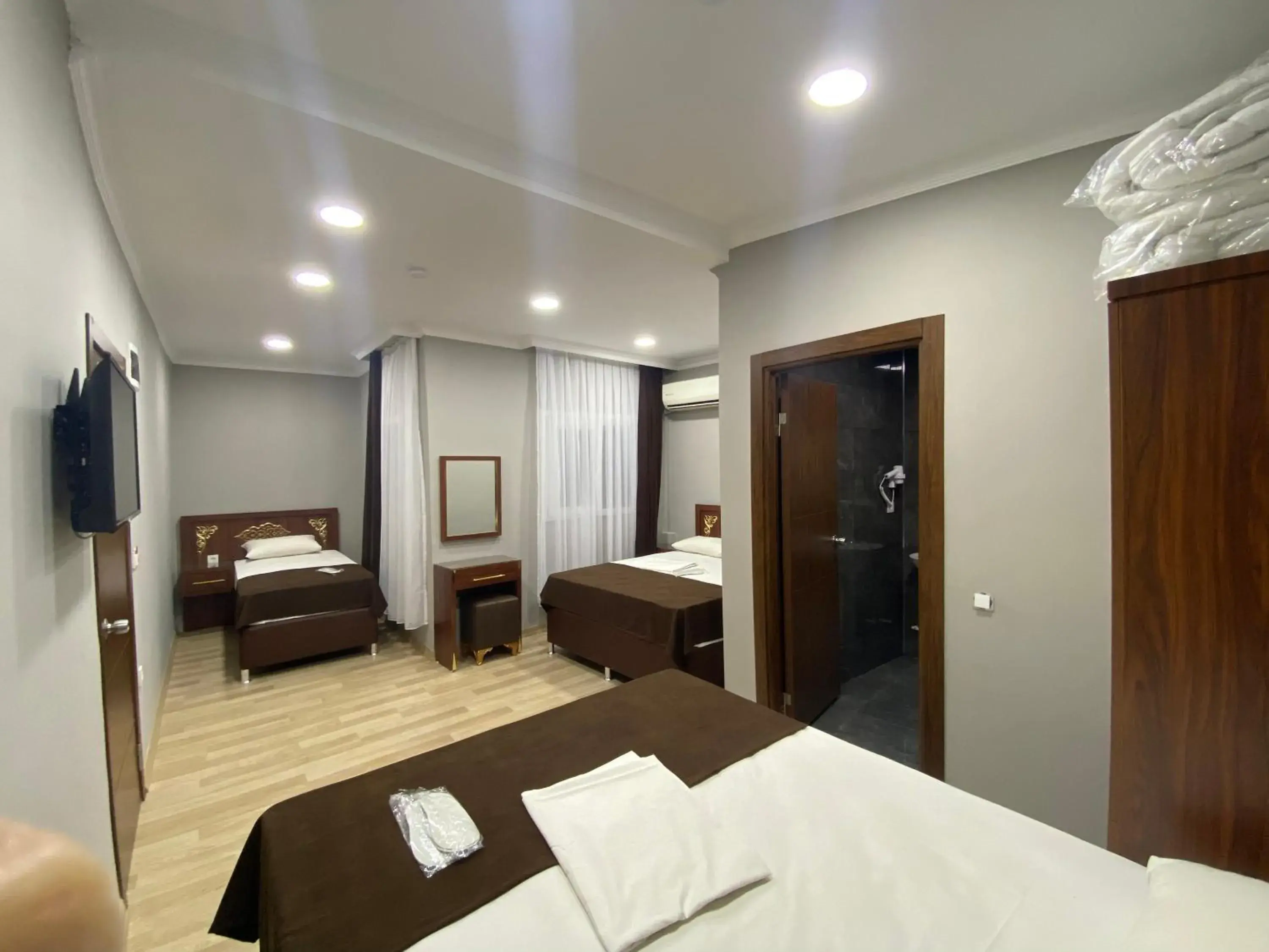 Standard Quadruple Room in Grand Oral Hotel Standard Quadruple Room in Grand Oral Hotel