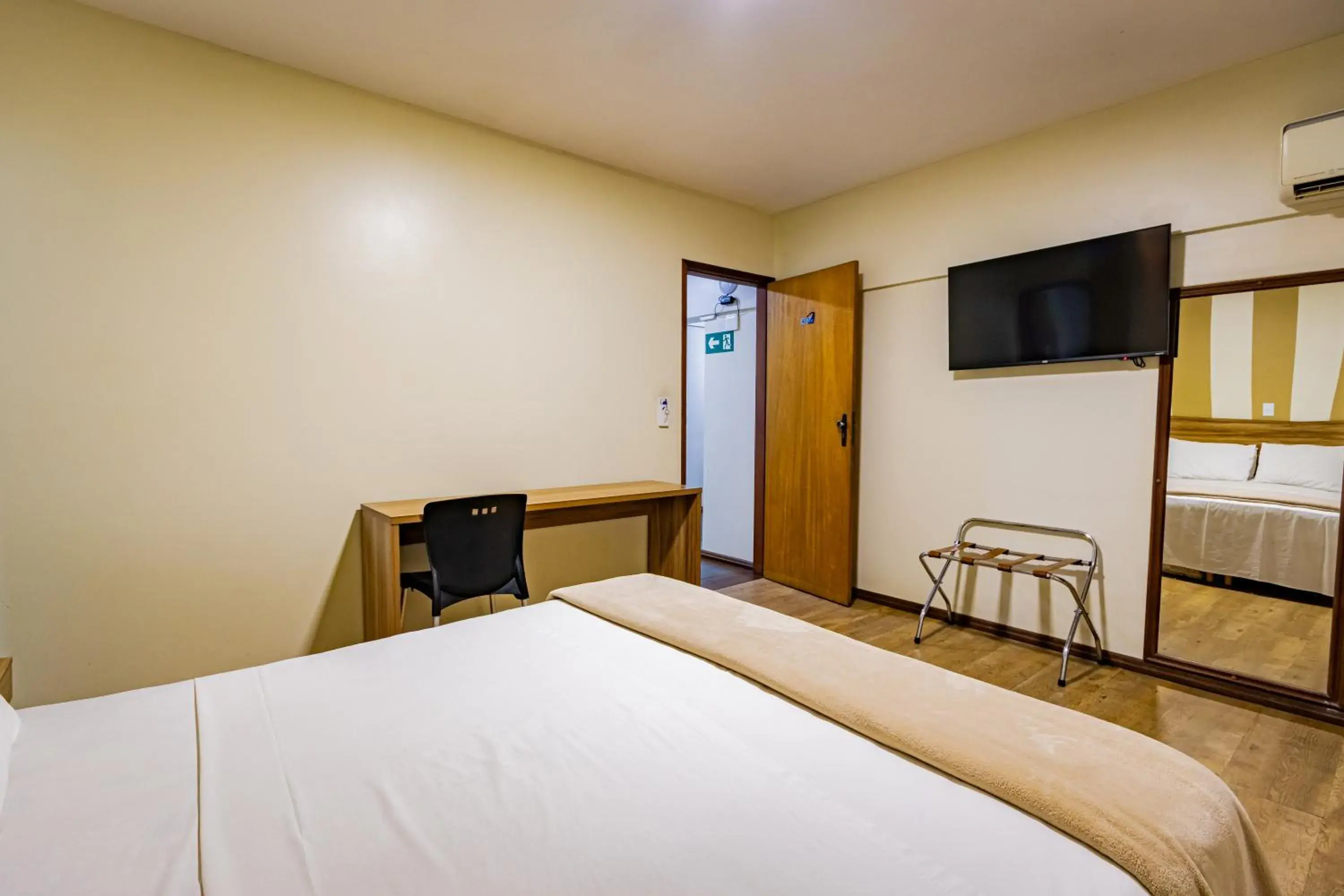Deluxe Room (2 Adults + 1 Child) in Bevile Hotel Deluxe Room (2 Adults + 1 Child) in Bevile Hotel