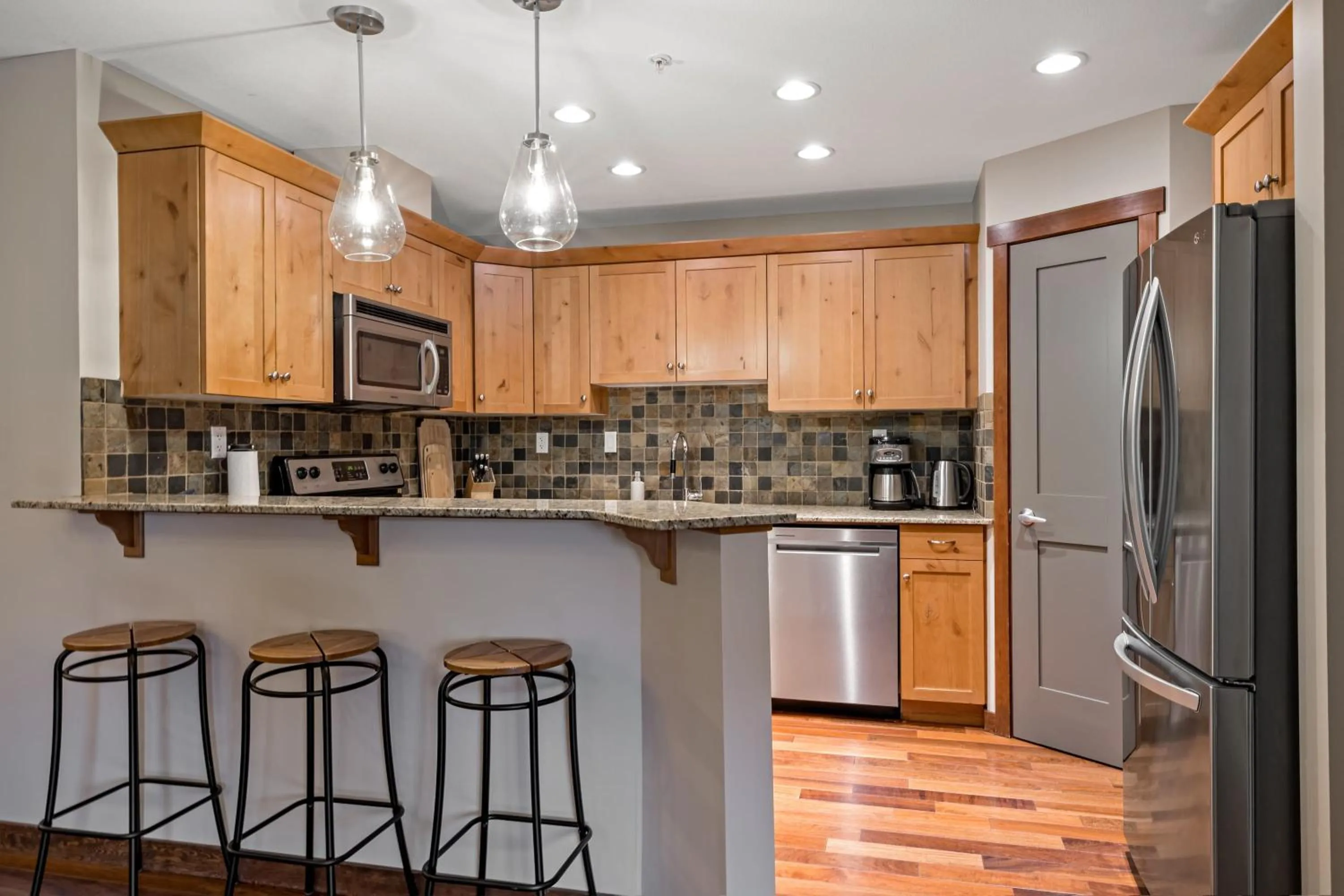 RidgeView Loft - Top Floor 2 Bed 2 Bath, Amazing Views