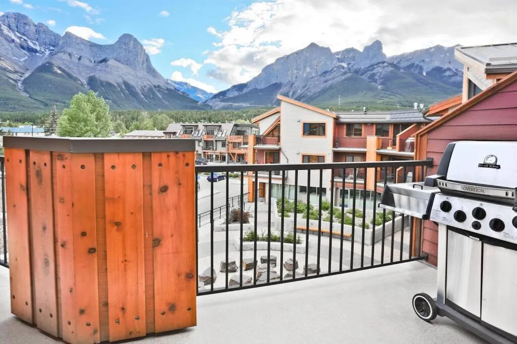 RidgeView Loft - Top Floor 2 Bed 2 Bath, Amazing Views