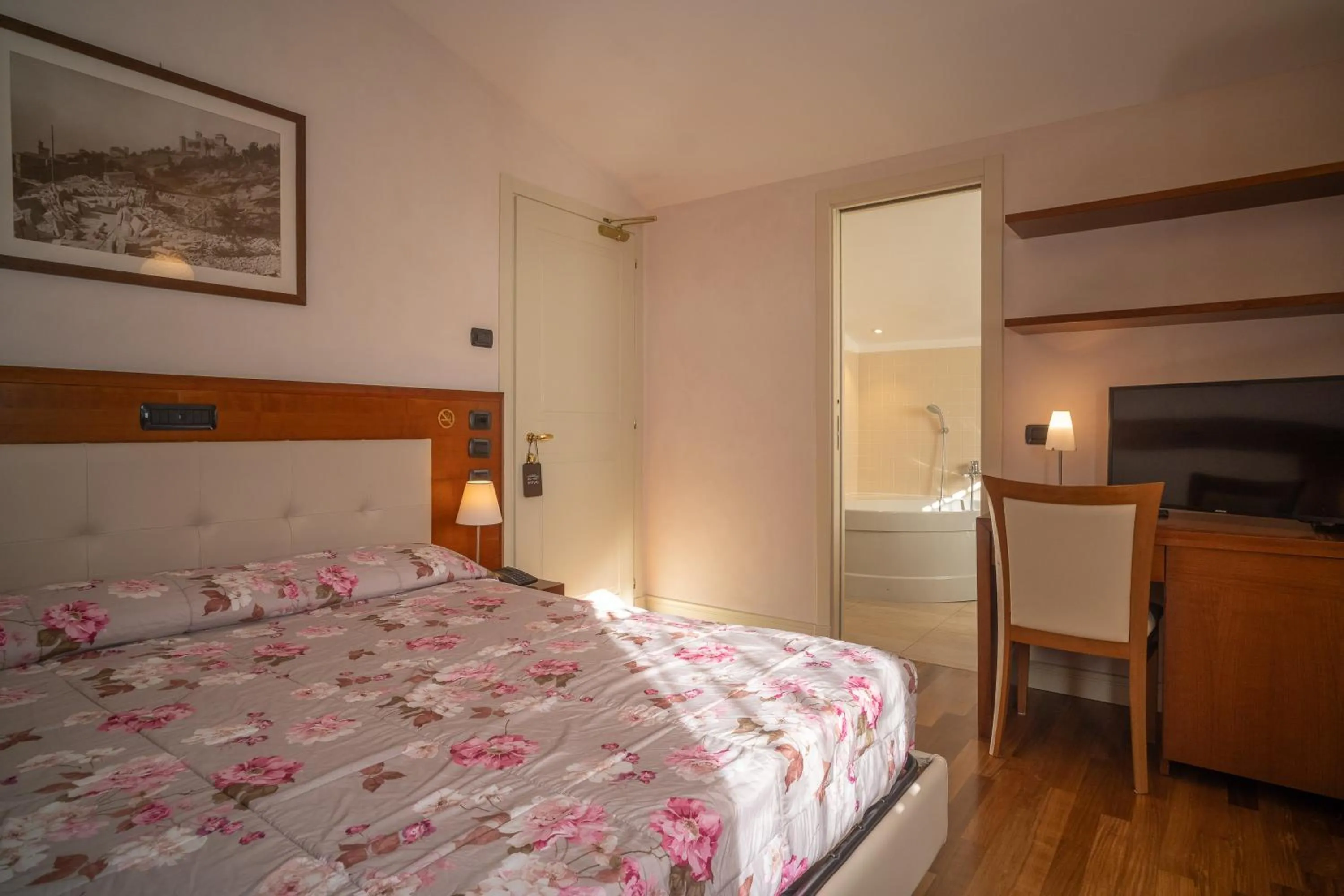 Bedroom, Bed in Hotel Rosa