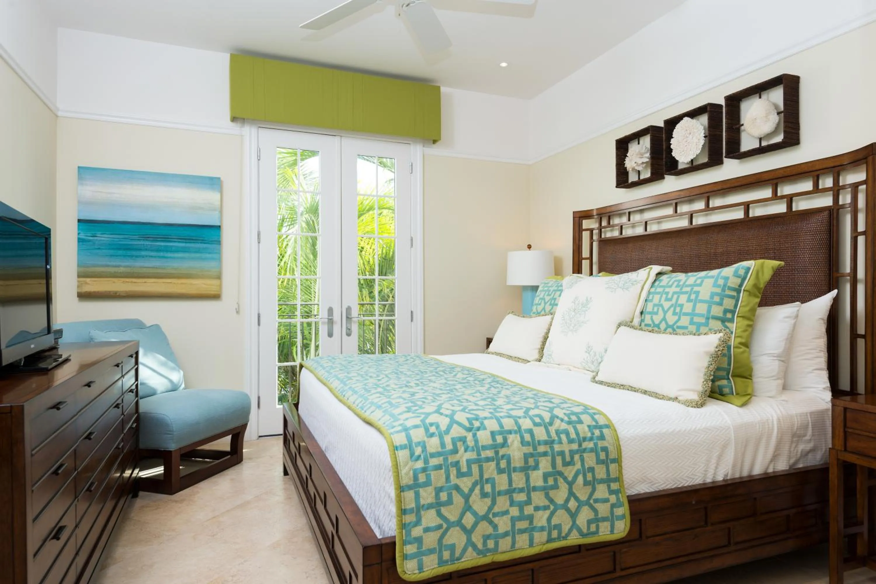 Garden view, Bed in The Regent Grand