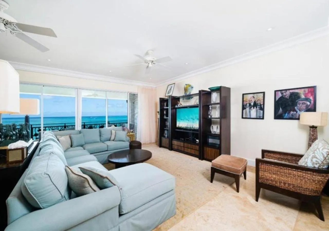 TV and multimedia in The Regent Grand