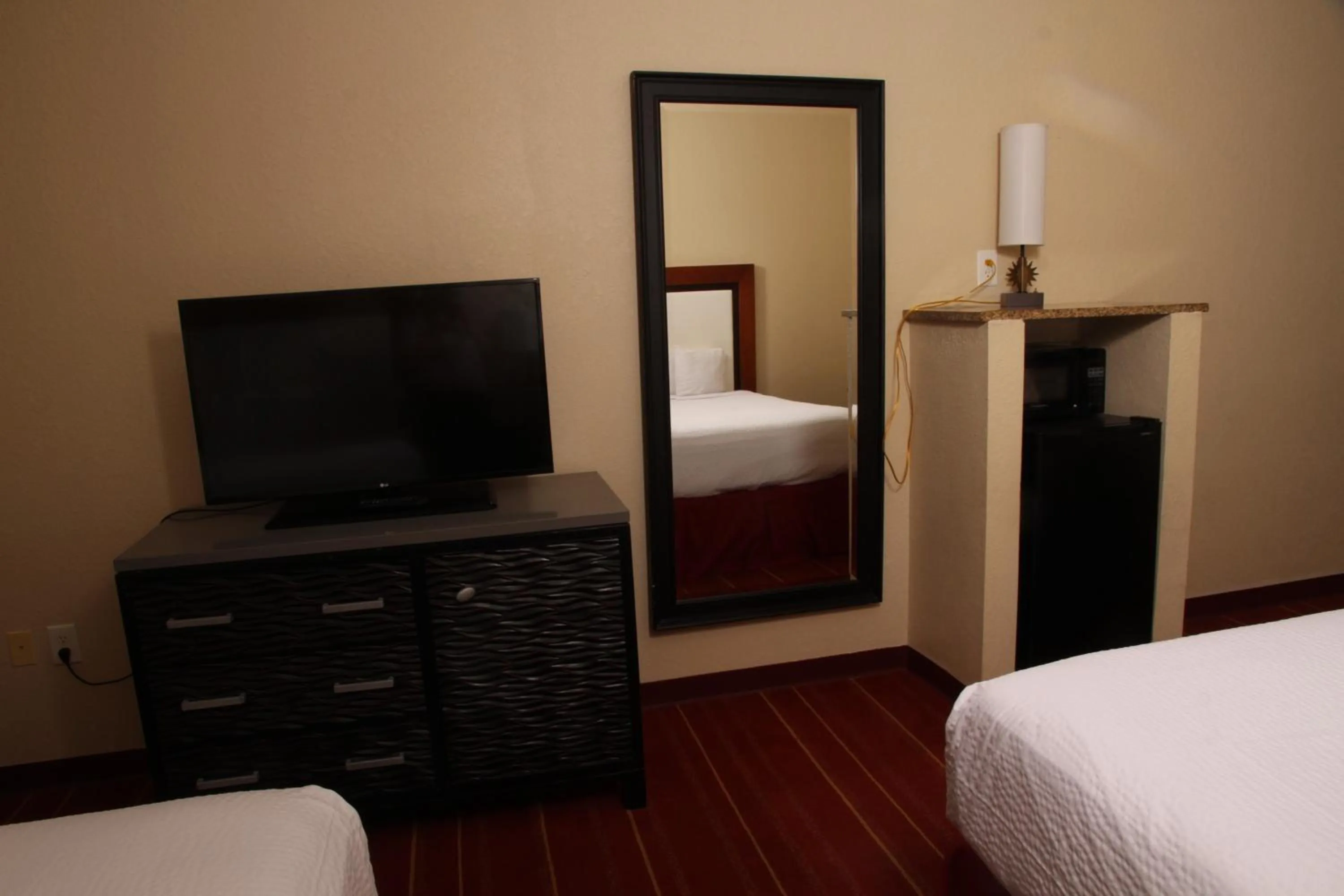 View (from property/room), Bed in Days Inn by Wyndham Semmes Mobile