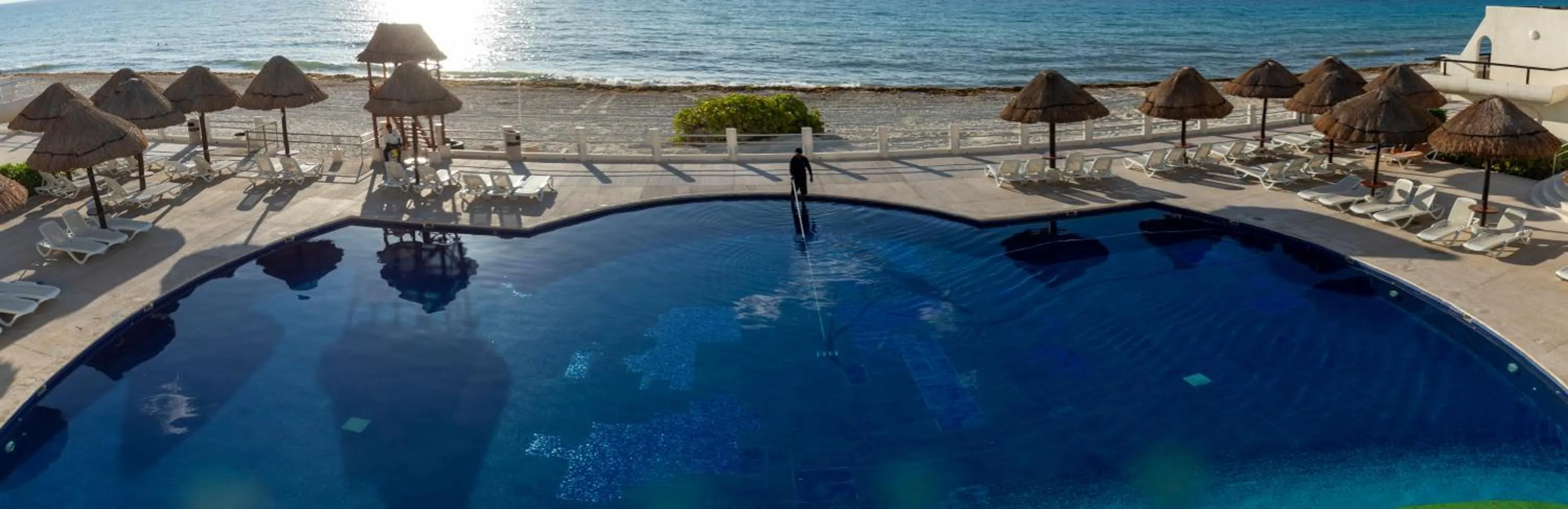 Day in HotelZone L20 Beach Access