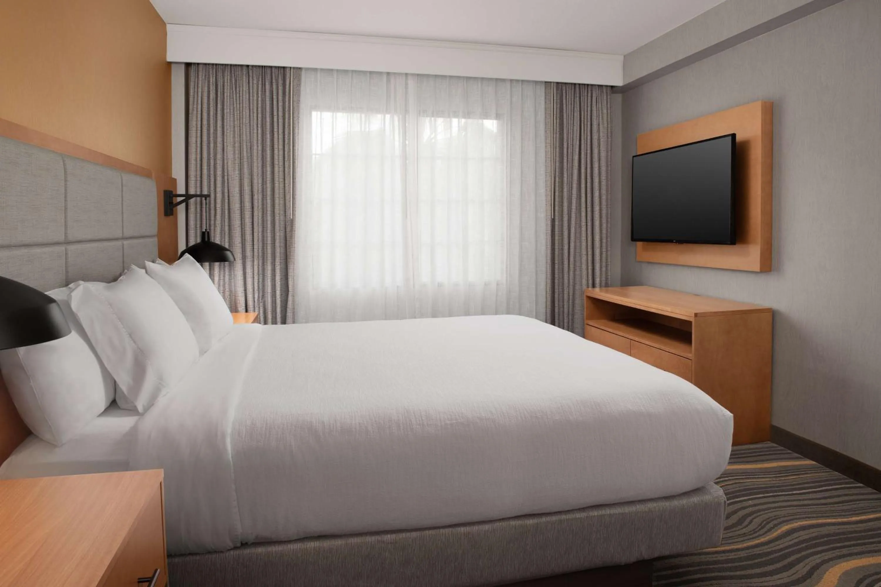 Bed in Embassy Suites La Quinta Hotel & Spa