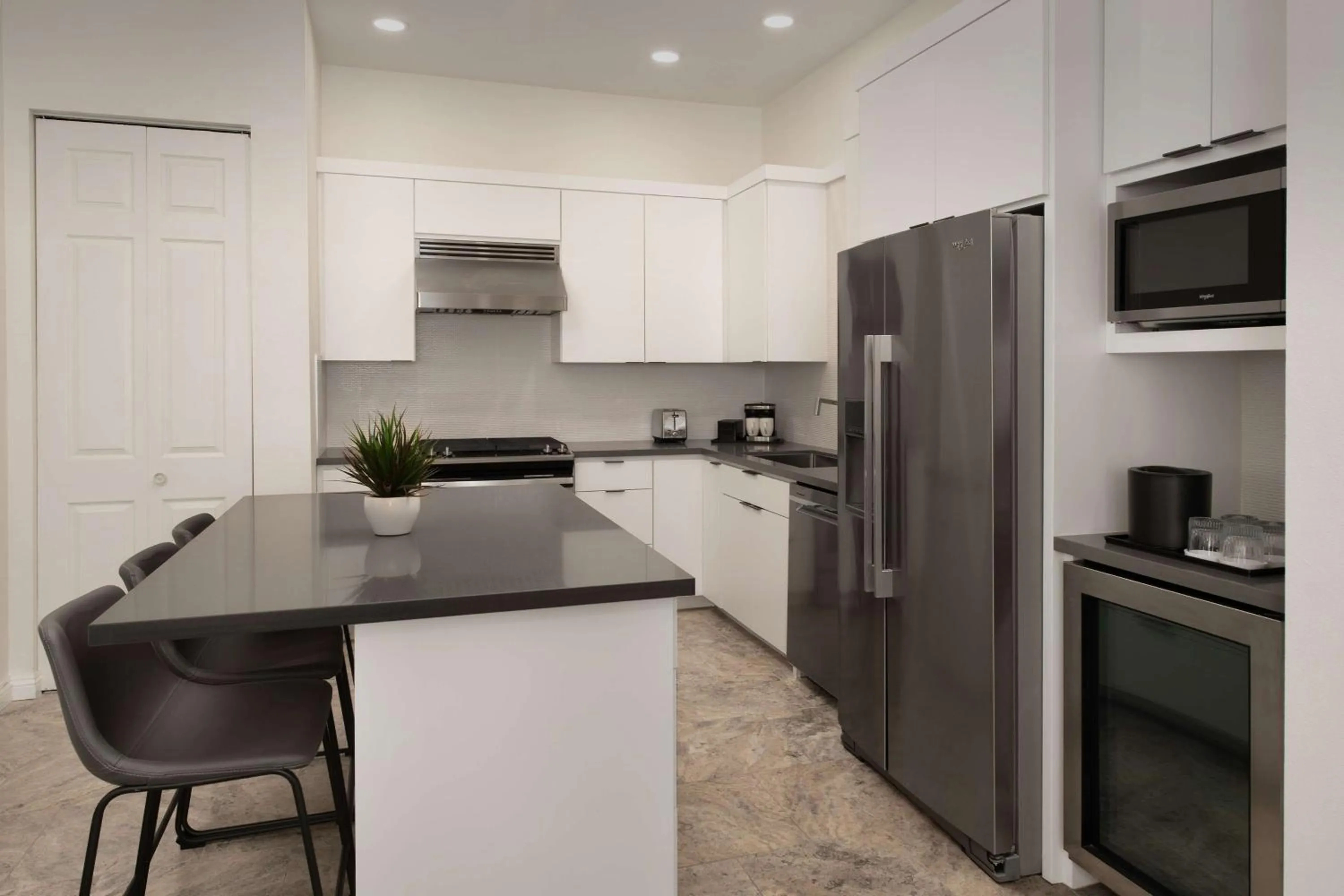 Kitchen or kitchenette in Embassy Suites La Quinta Hotel & Spa