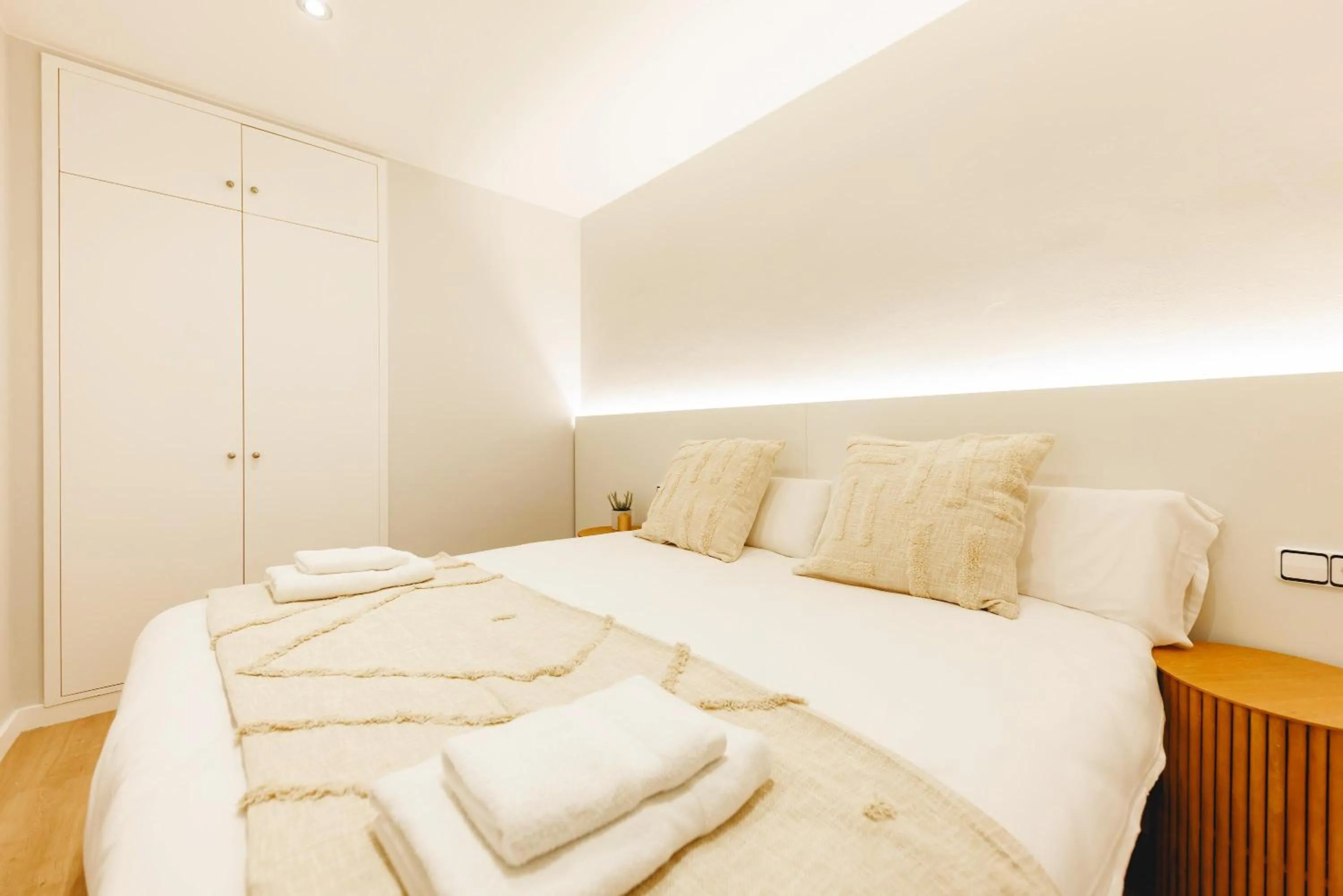 Bed in Bravissimo Apartaments Mora 4