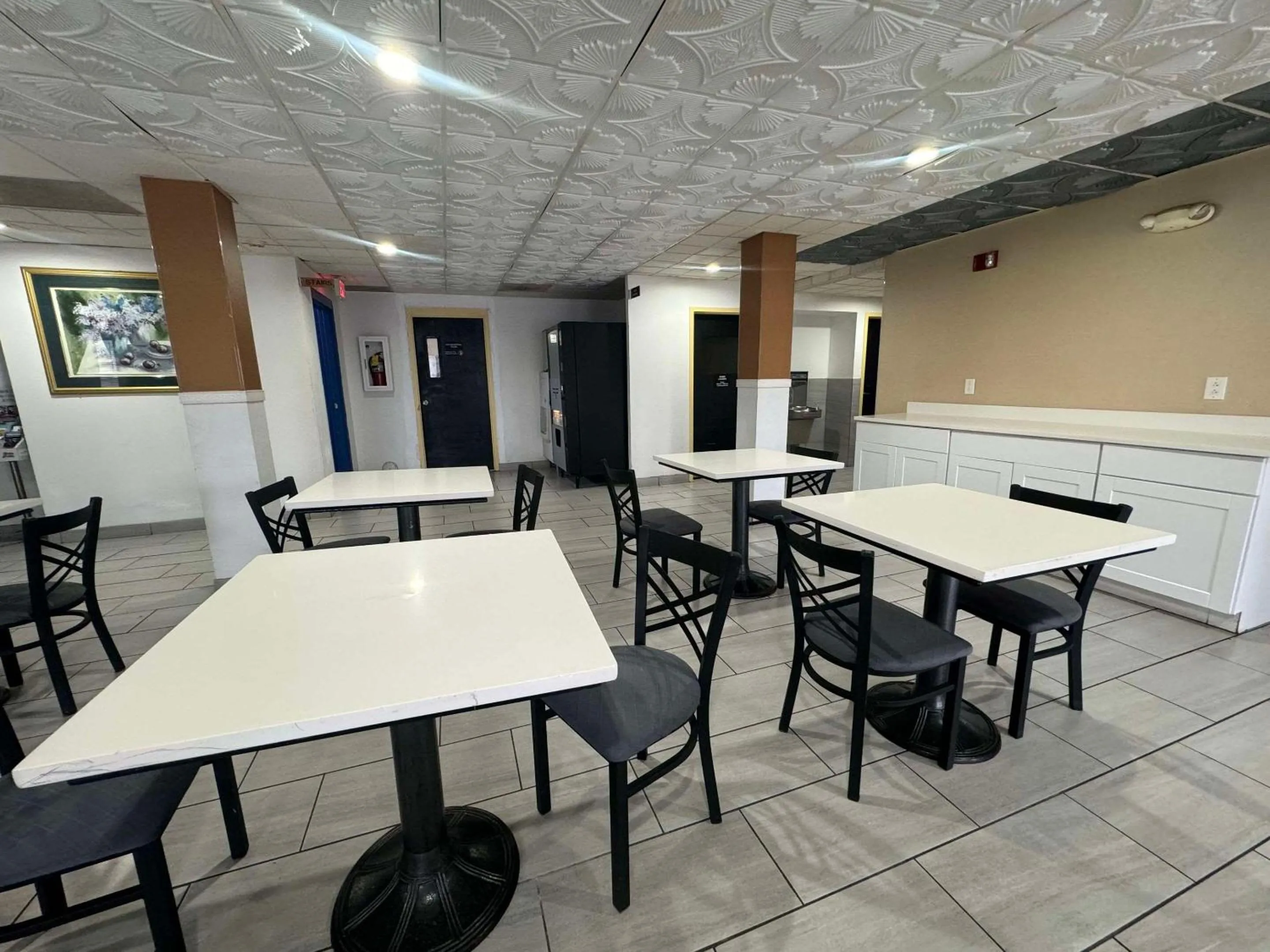 Breakfast in Rodeway Inn Chattanooga Hamilton Place