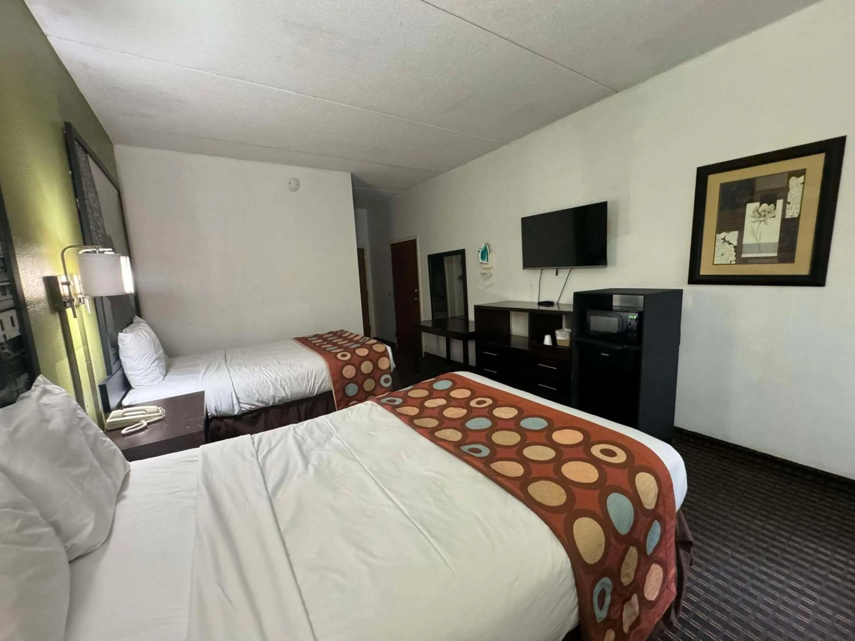 Bedroom, Bed in Rodeway Inn Chattanooga Hamilton Place