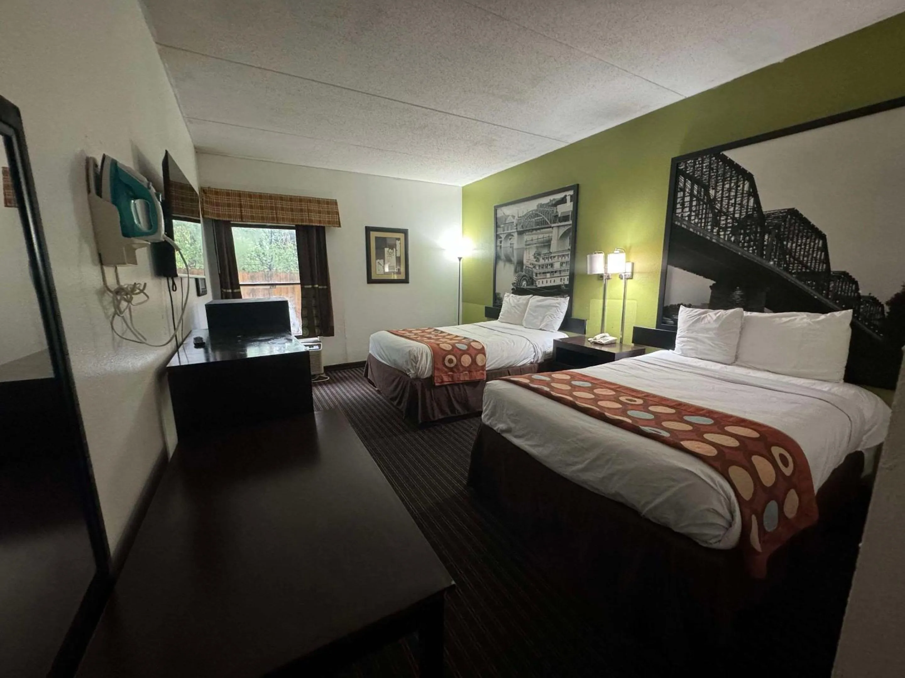 Bedroom, Bed in Rodeway Inn Chattanooga Hamilton Place