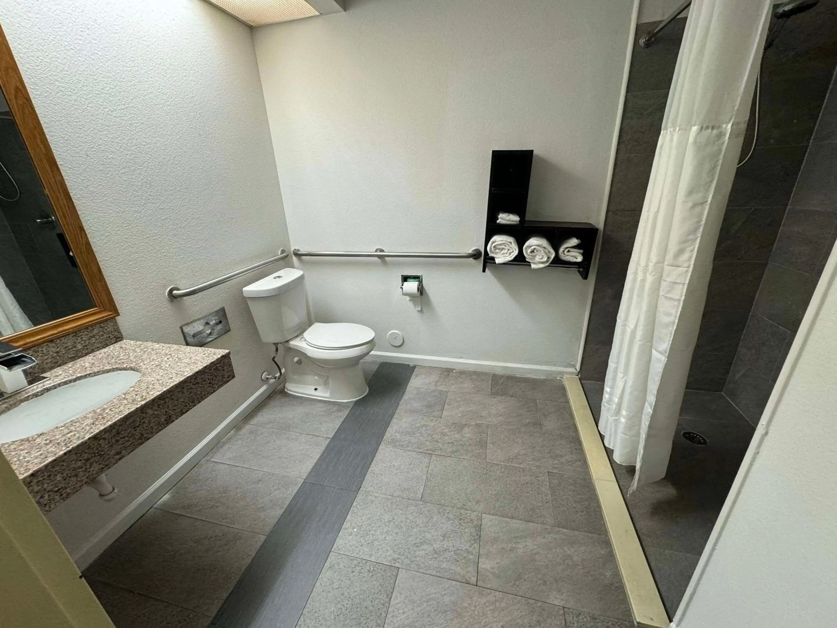 Bathroom in Rodeway Inn Chattanooga Hamilton Place