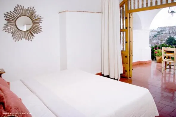 Bed in Posada de la Mision, Hotel Museo y Jardin