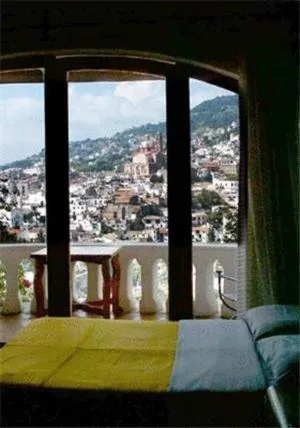 Bed in Posada de la Mision, Hotel Museo y Jardin