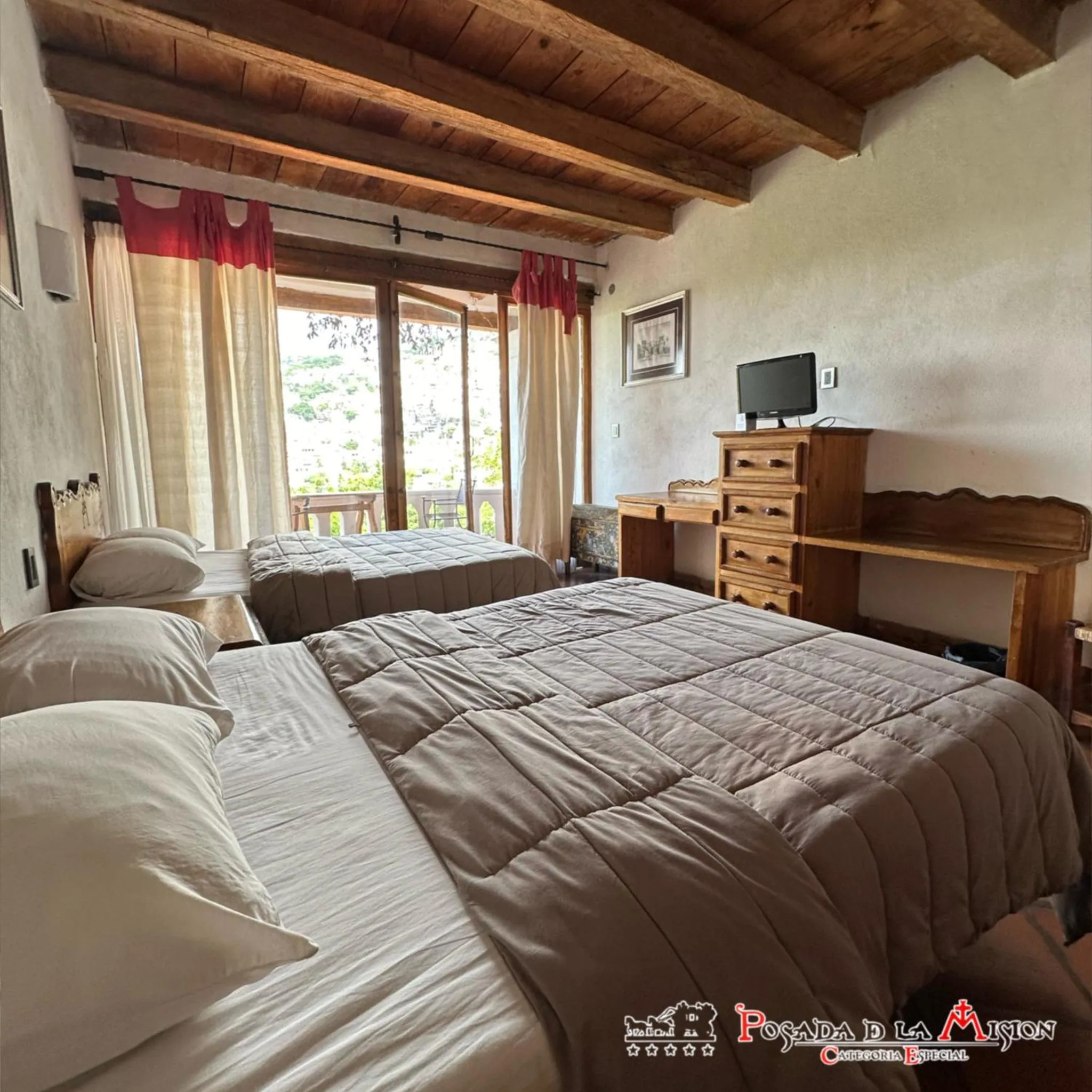 Bed in Posada de la Mision, Hotel Museo y Jardin