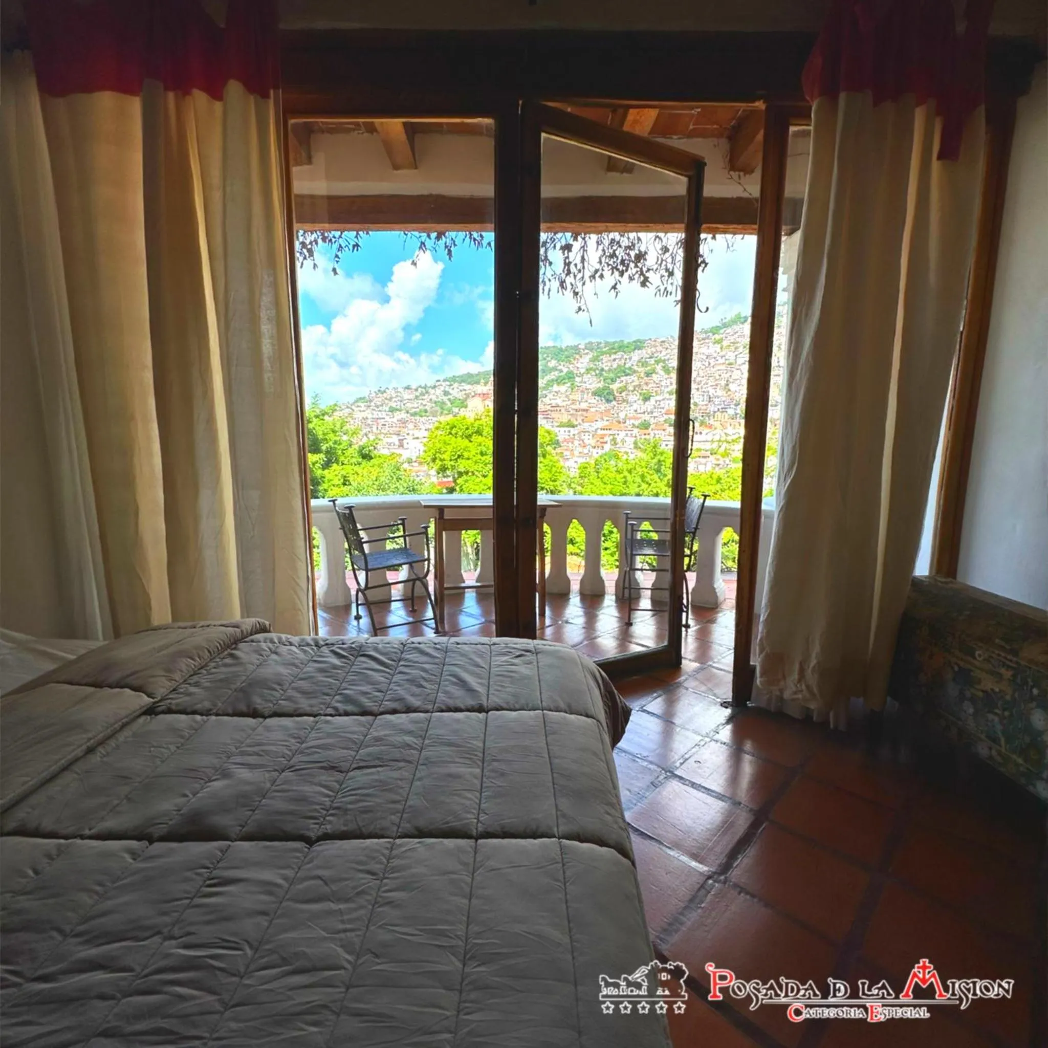 Bed in Posada de la Mision, Hotel Museo y Jardin