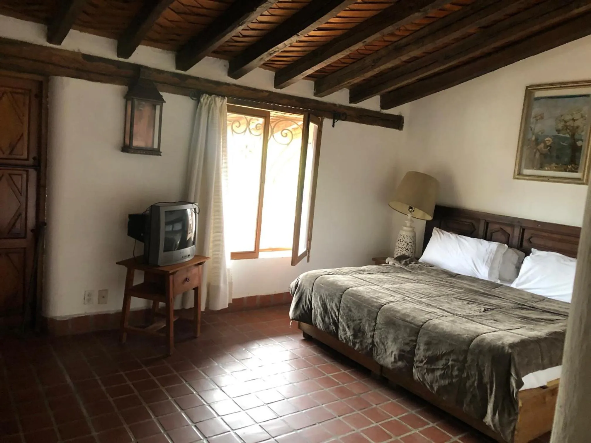 Bed in Posada de la Mision, Hotel Museo y Jardin