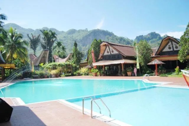 Swimming pool in Toraja Misiliana Hotel