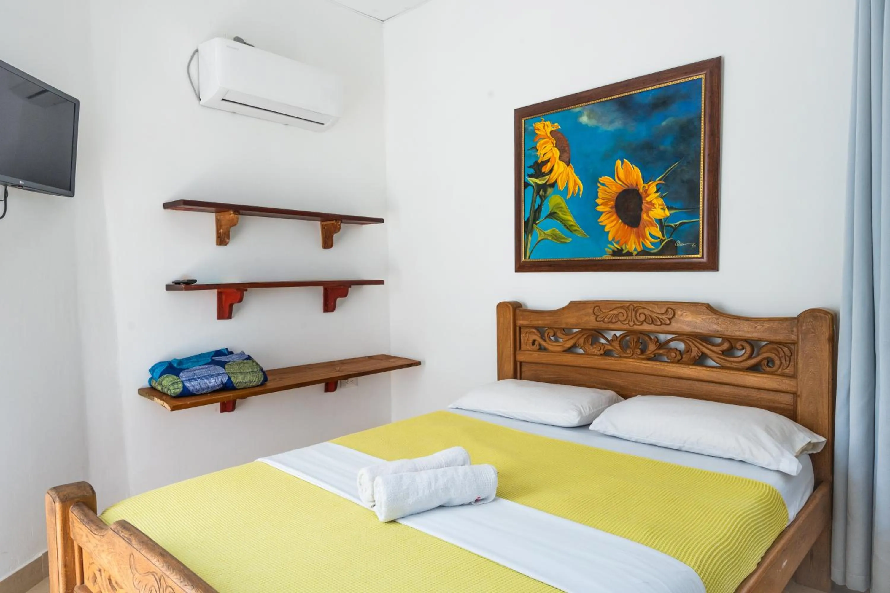 Double Room with Private Bathroom - single occupancy in Hostal del Mar - Tolu