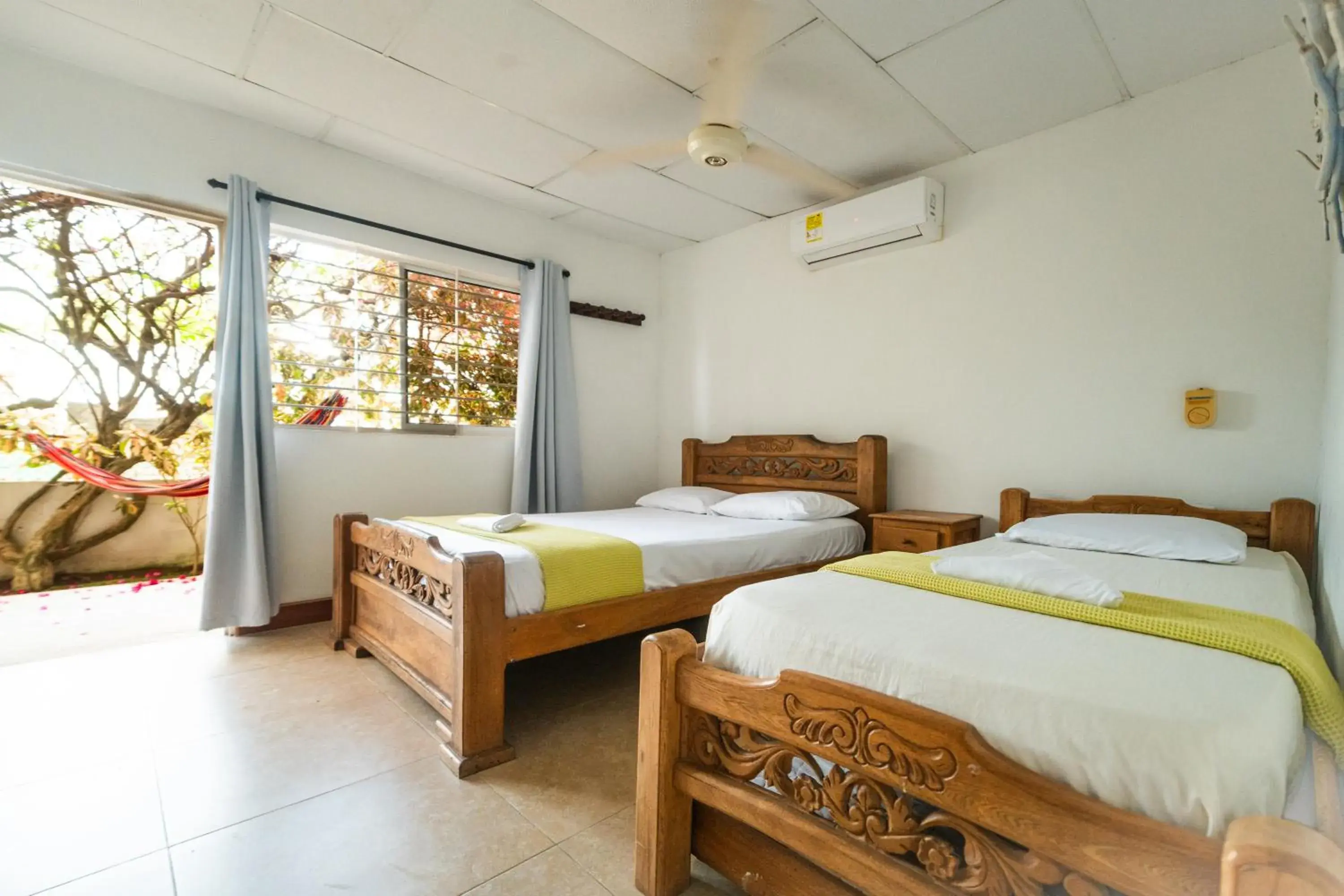 Double or Twin Room with Private Bathroom - single occupancy in Hostal del Mar - Tolu Double or Twin Room with Private Bathroom - single occupancy in Hostal del Mar - Tolu