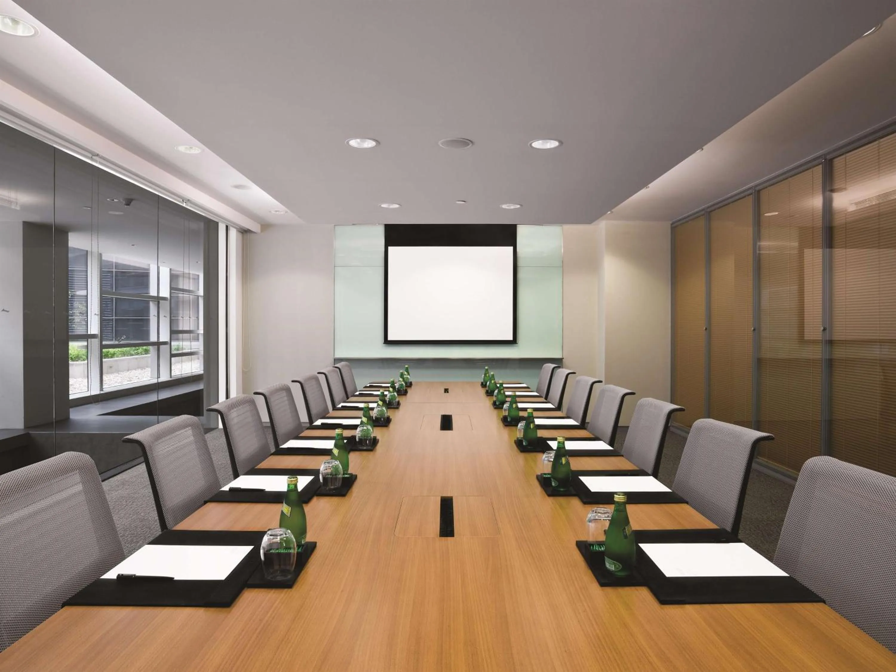 Photo of the whole room in Kerry Hotel Pudong, Shanghai - Indoor Connecting to Shanghai New International Expo Centre