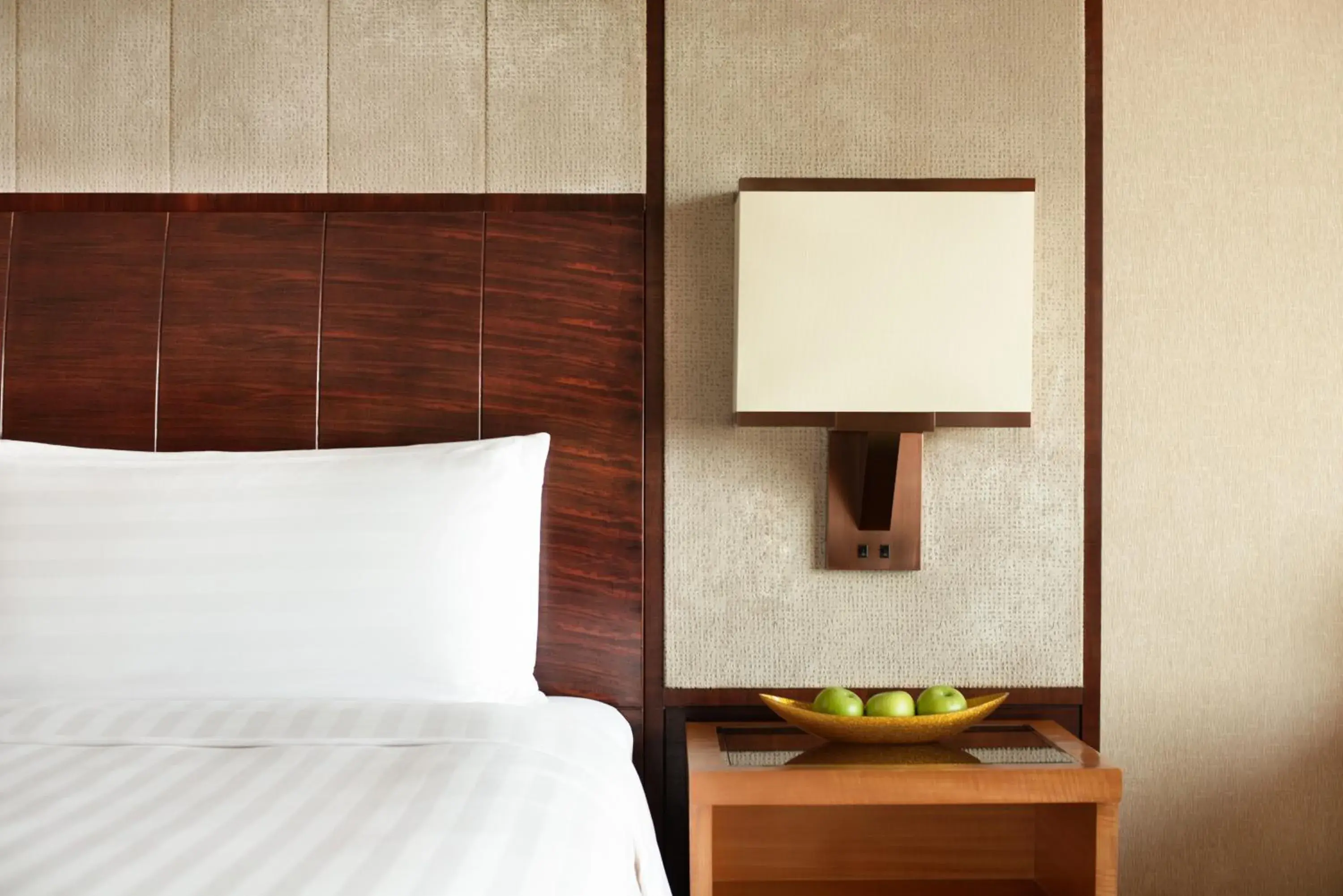 Deluxe Twin Room in Kerry Hotel Pudong, Shanghai - Indoor Connecting to Shanghai New International Expo Centre Deluxe Twin Room in Kerry Hotel Pudong, Shanghai - Indoor Connecting to Shanghai New International Expo Centre