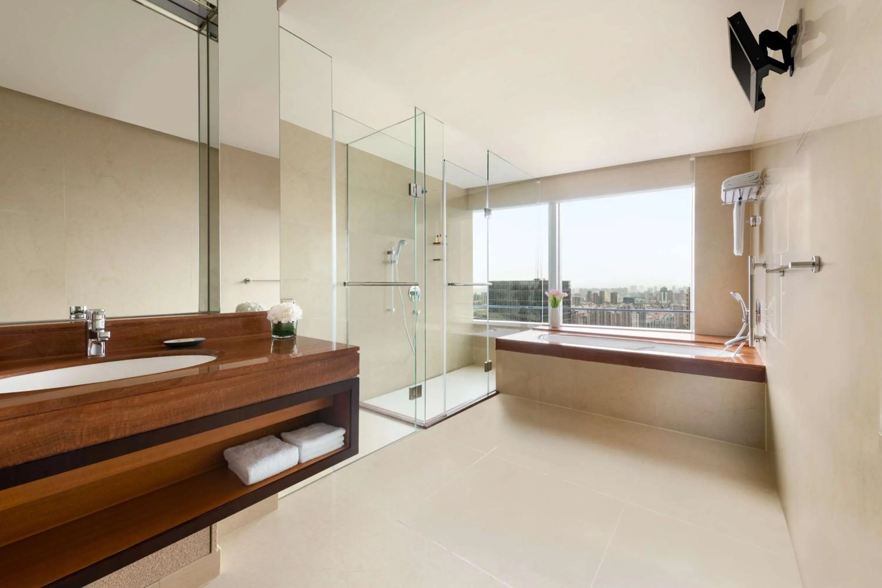 Bathroom in Kerry Hotel Pudong, Shanghai - Indoor Connecting to Shanghai New International Expo Centre