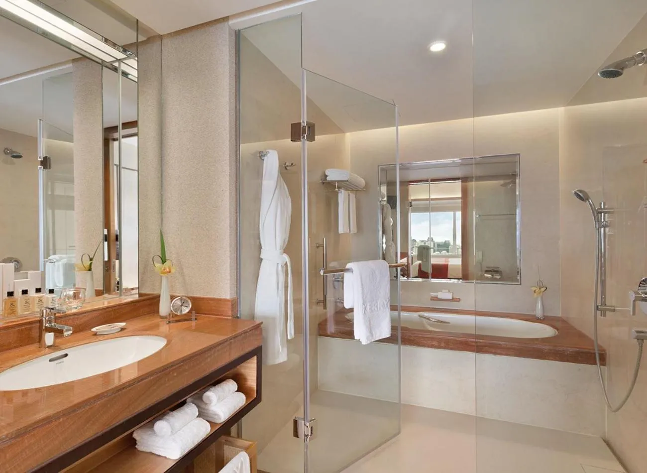 Bathroom in Kerry Hotel Pudong, Shanghai - Indoor Connecting to Shanghai New International Expo Centre