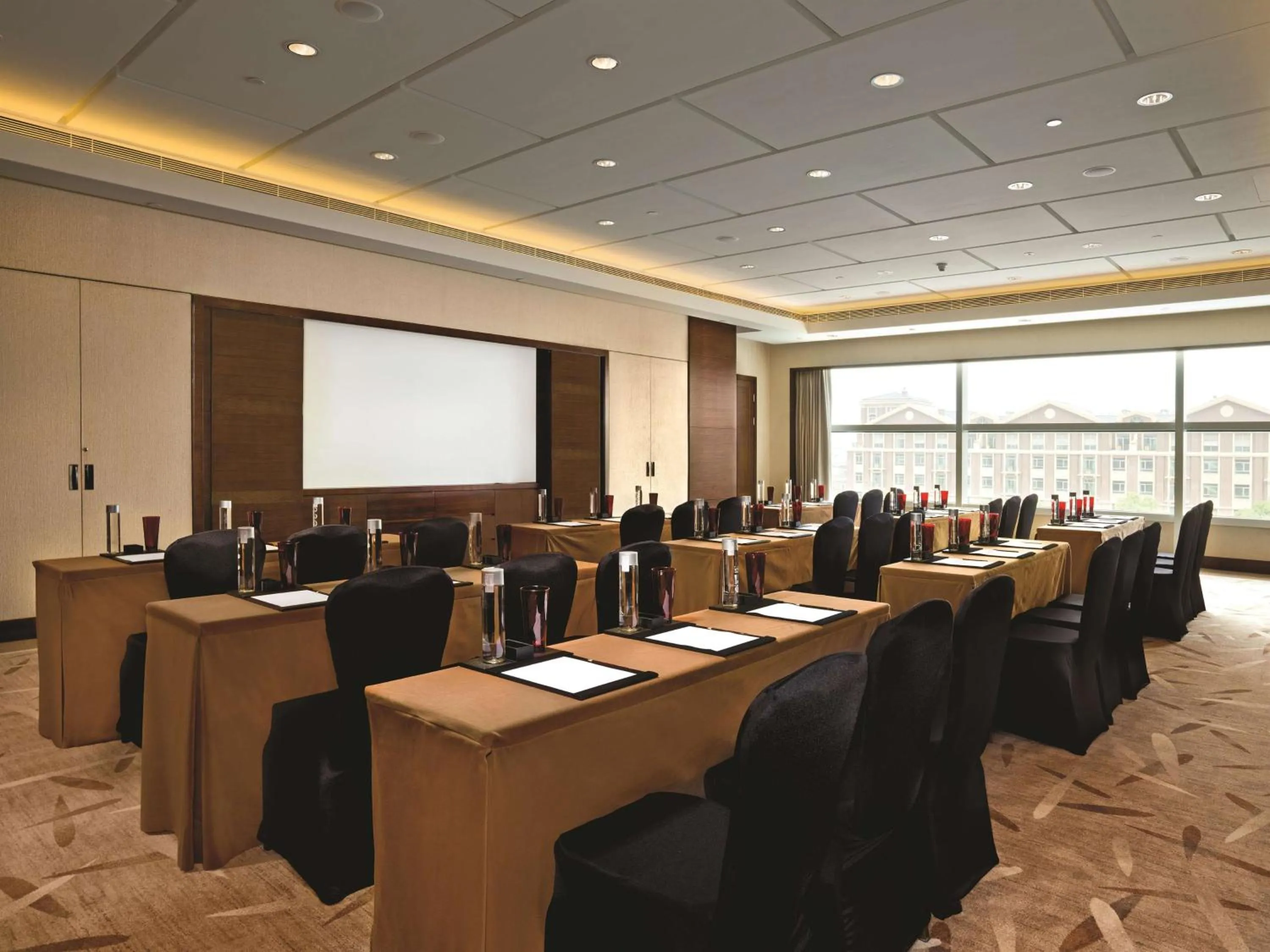 Photo of the whole room in Kerry Hotel Pudong, Shanghai - Indoor Connecting to Shanghai New International Expo Centre