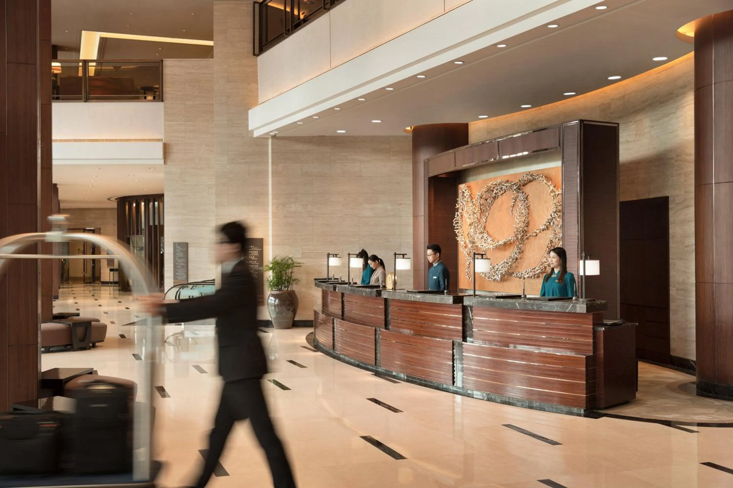 Lobby or reception in Kerry Hotel Pudong, Shanghai - Indoor Connecting to Shanghai New International Expo Centre