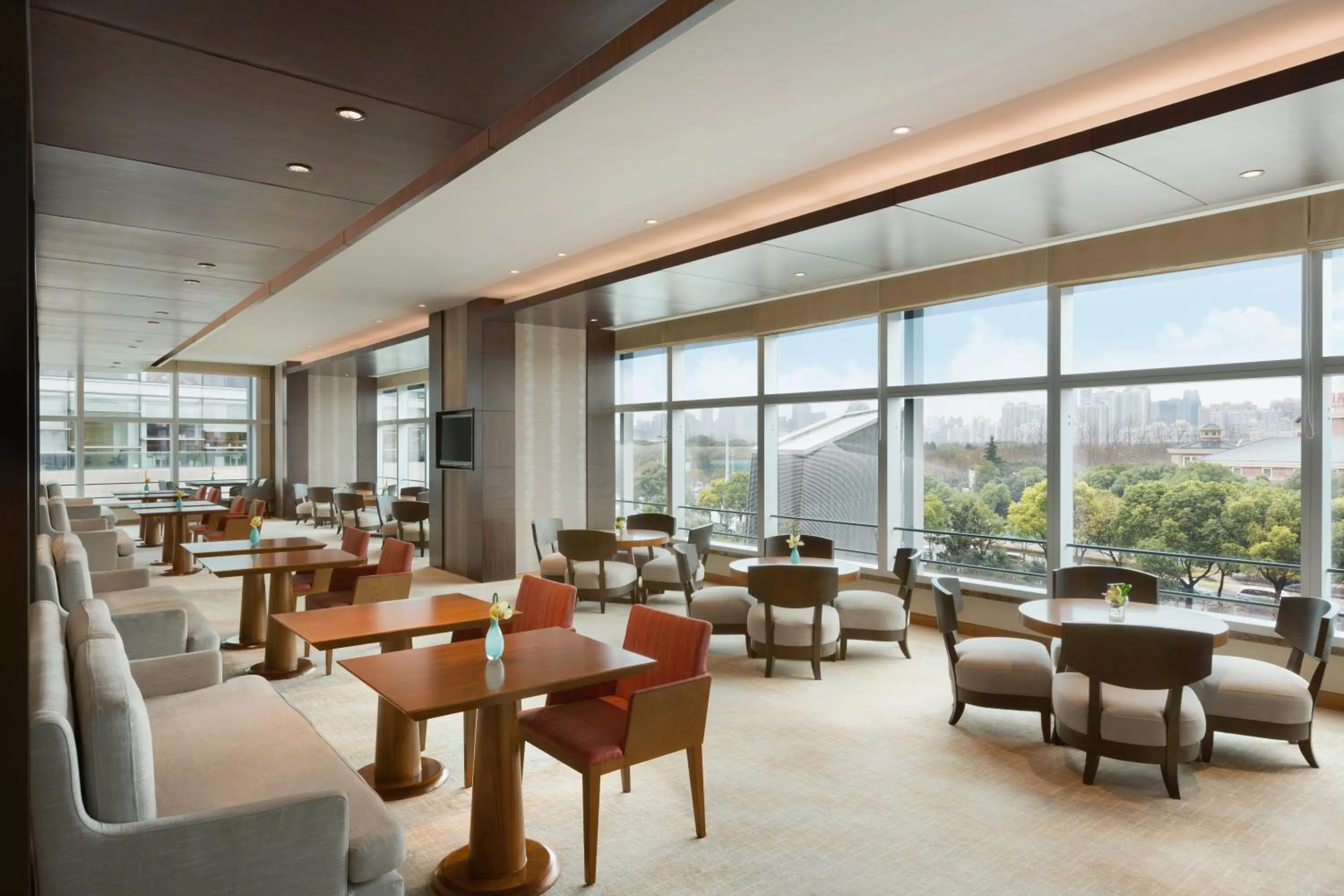 Area and facilities in Kerry Hotel Pudong, Shanghai - Indoor Connecting to Shanghai New International Expo Centre