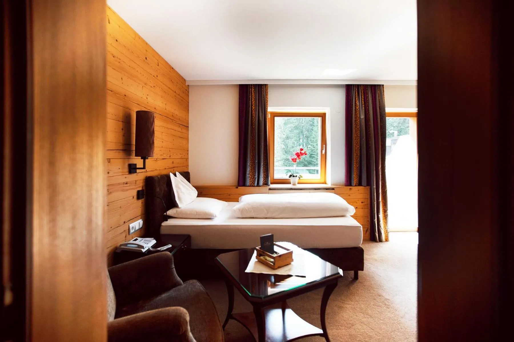 Photo of the whole room, Bed in Hotel Gotthard