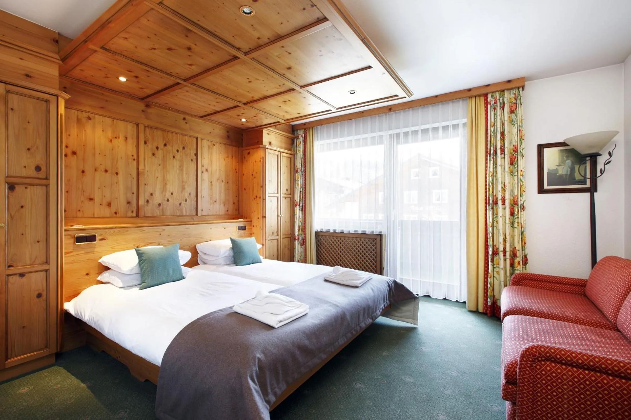 Photo of the whole room, Bed in Hotel Gotthard