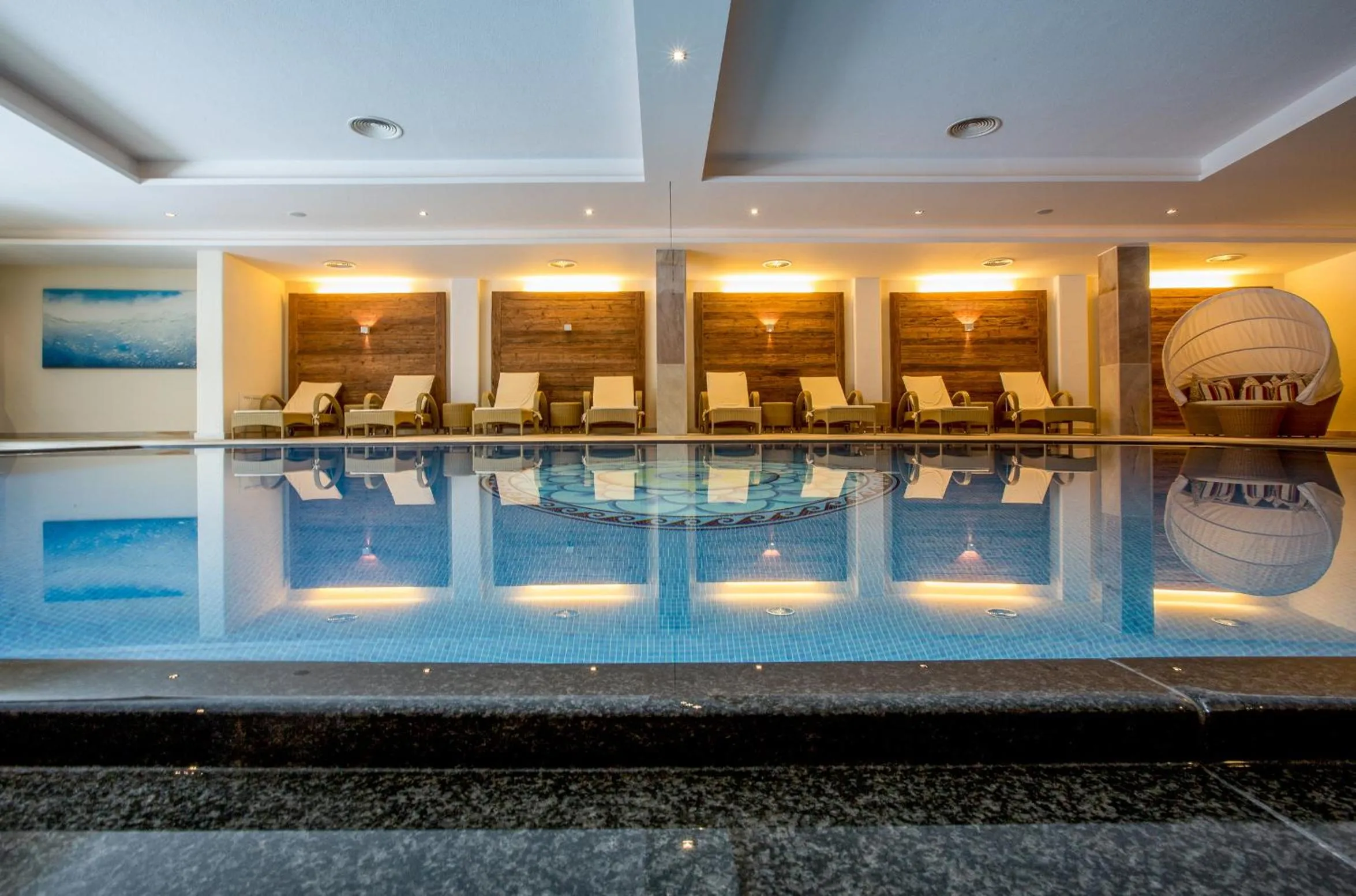Swimming pool in Hotel Gotthard