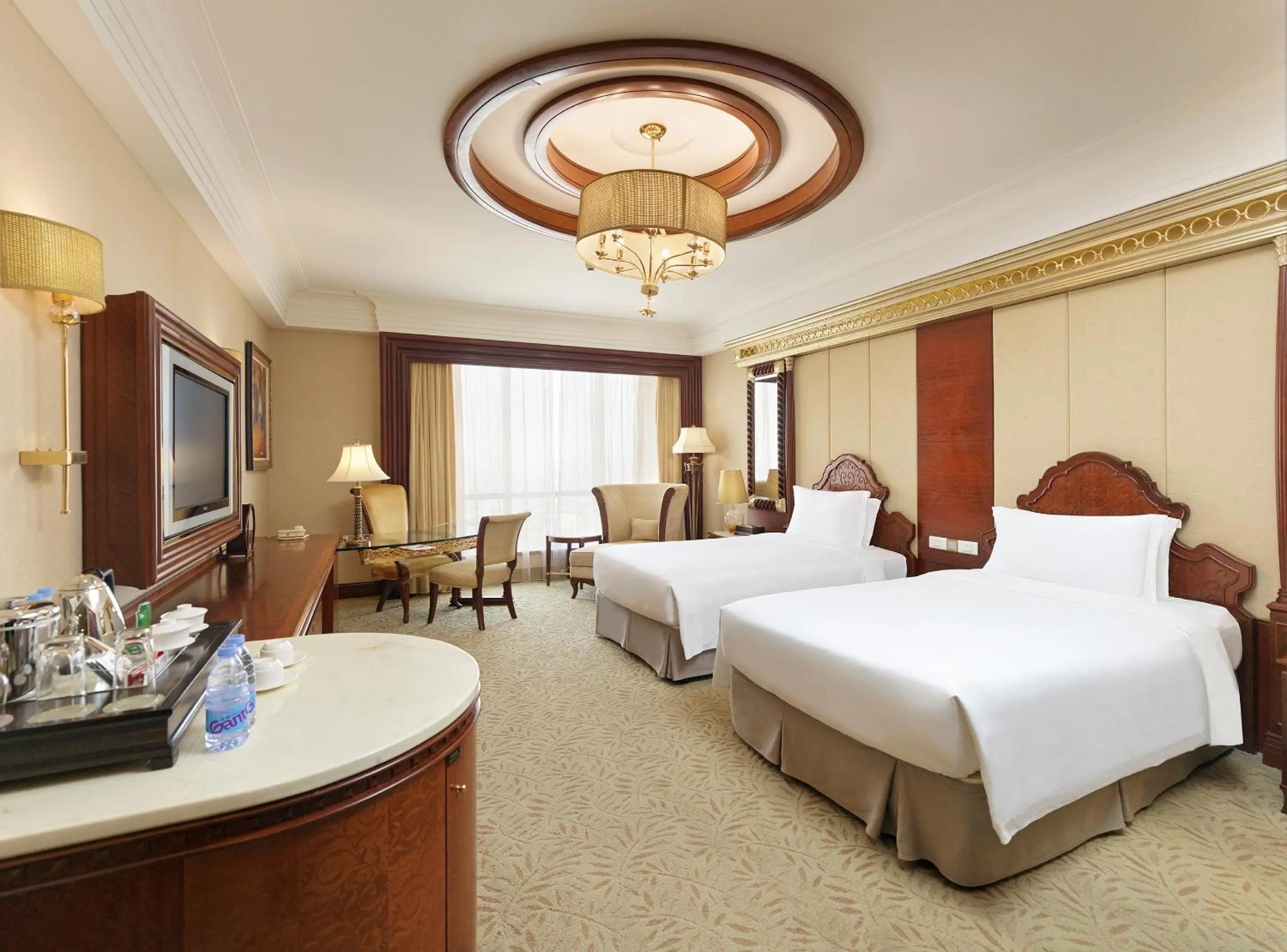 Photo of the whole room, Bed in Regal Palace Hotel