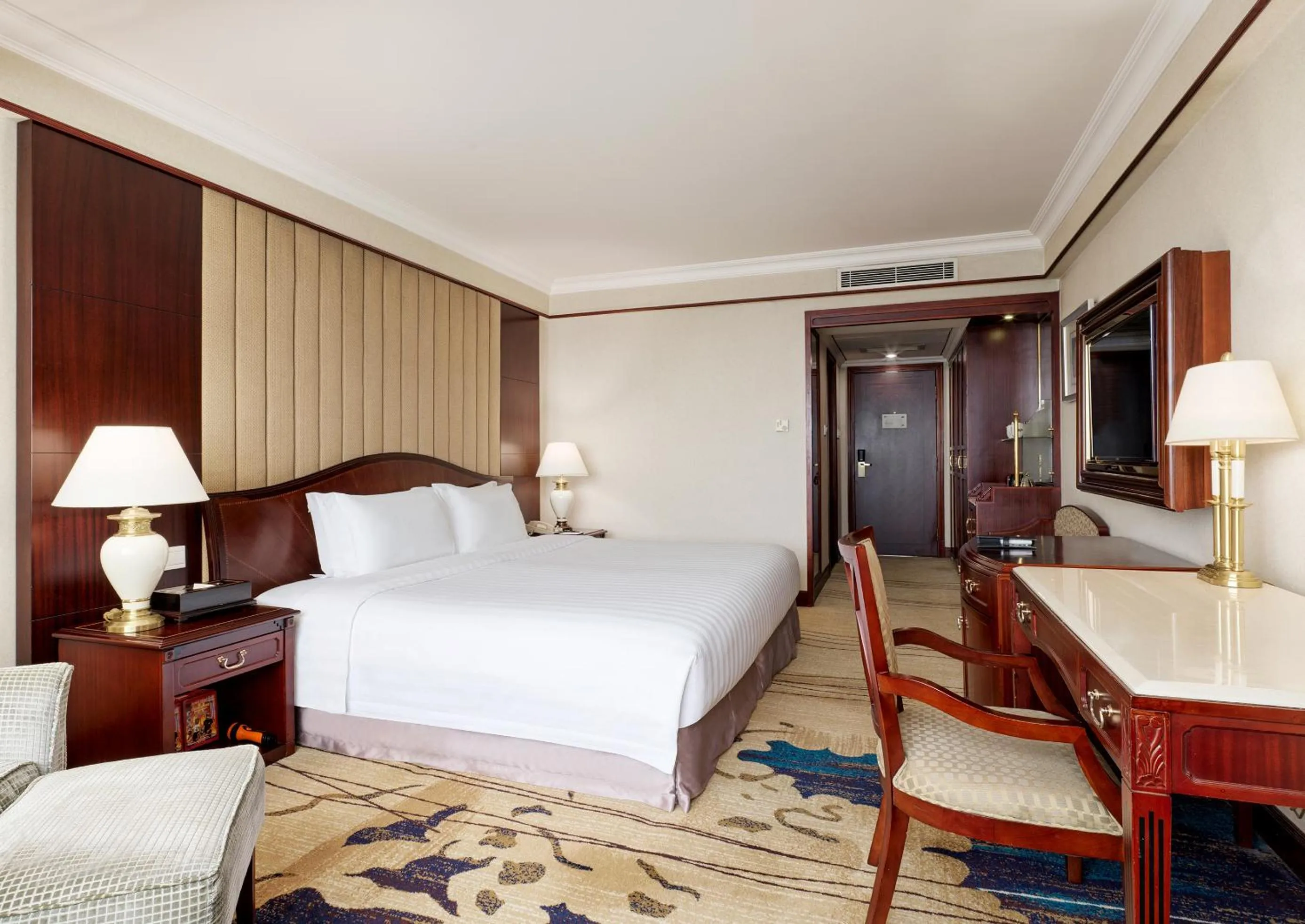 Photo of the whole room, Bed in Regal Palace Hotel