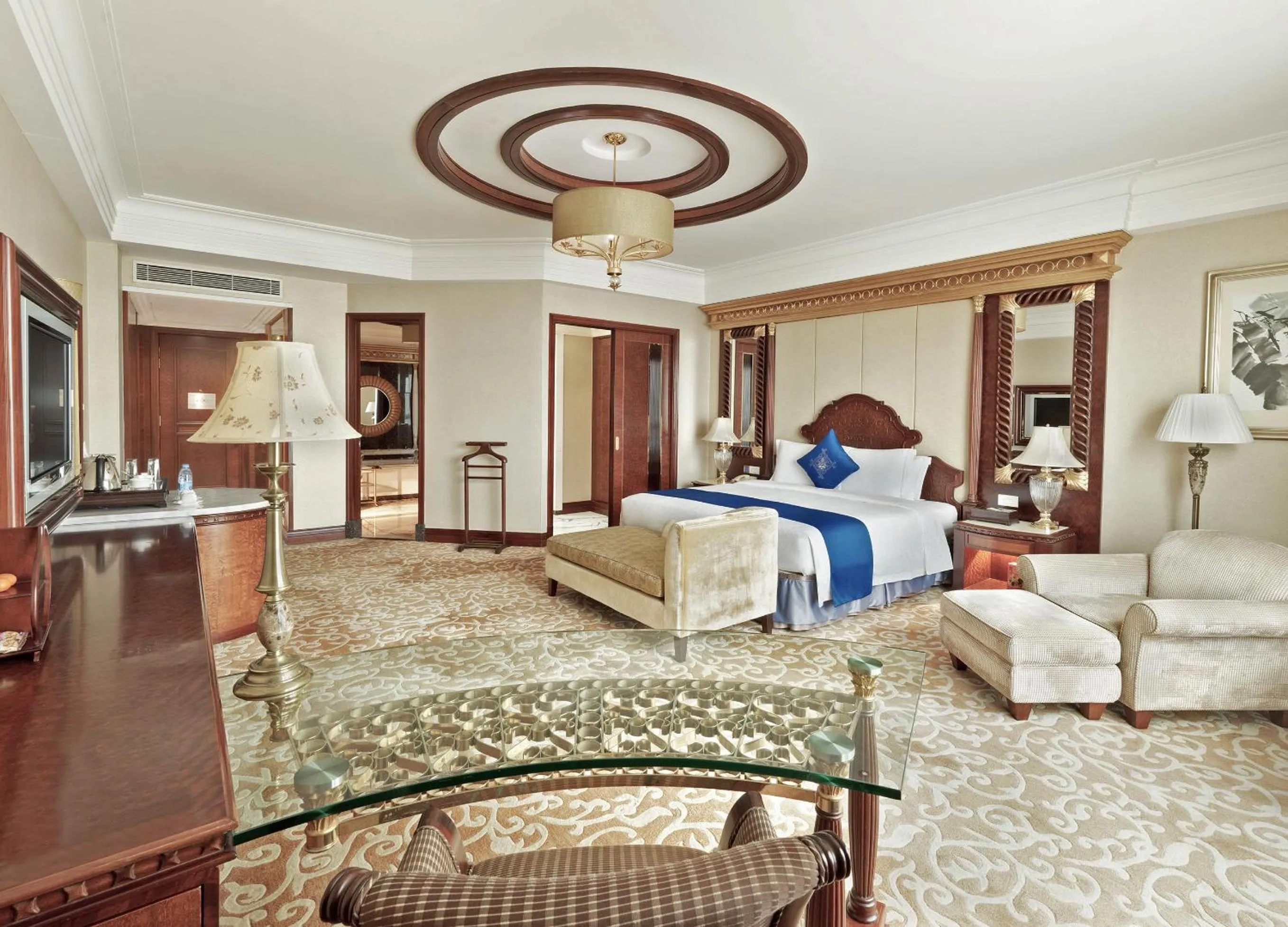 Photo of the whole room, Bed in Regal Palace Hotel